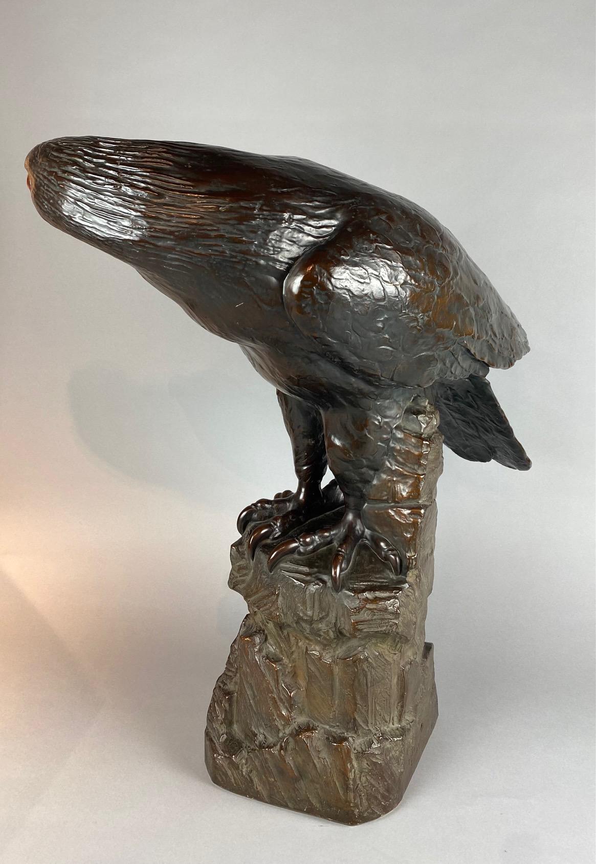 Scultura in terracotta colorata di un'aquila a grandezza naturale di Reps & Trinte. in vendita 3