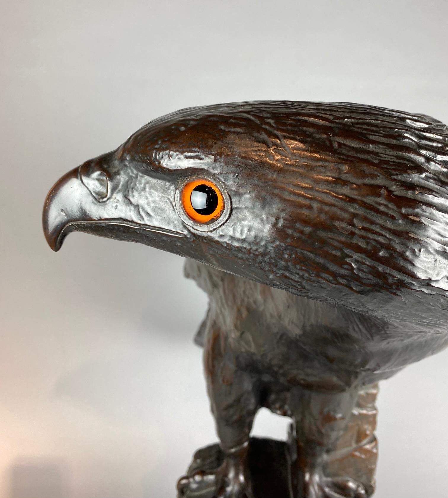 Scultura in terracotta colorata di un'aquila a grandezza naturale di Reps & Trinte. in vendita 6