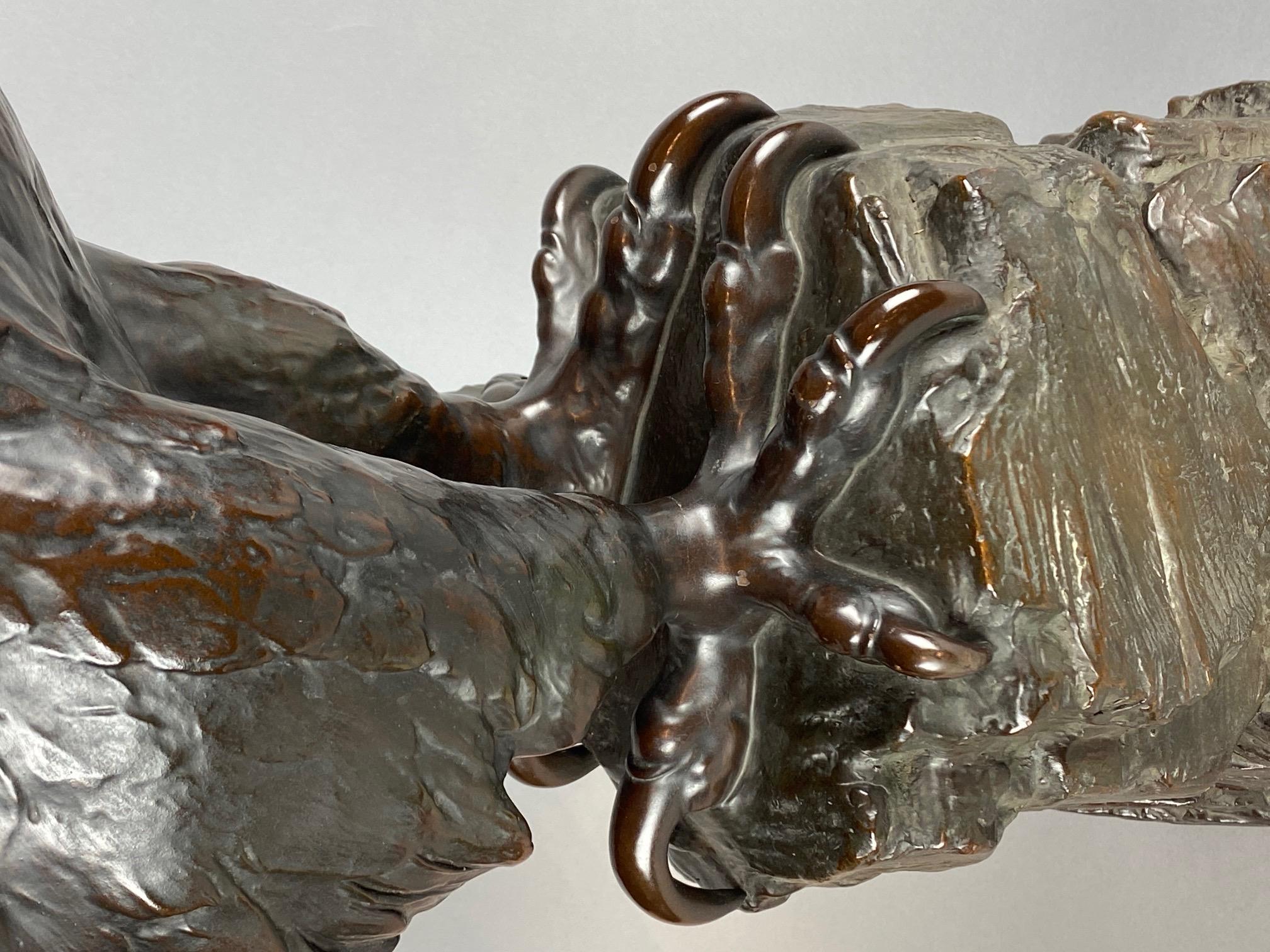 Bronzato Scultura in terracotta colorata di un'aquila a grandezza naturale di Reps & Trinte. in vendita