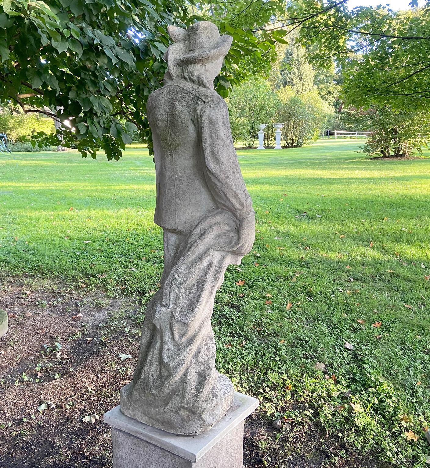 Statue en pierre de composition grandeur nature d'un chasseur gentilhomme en vente 1