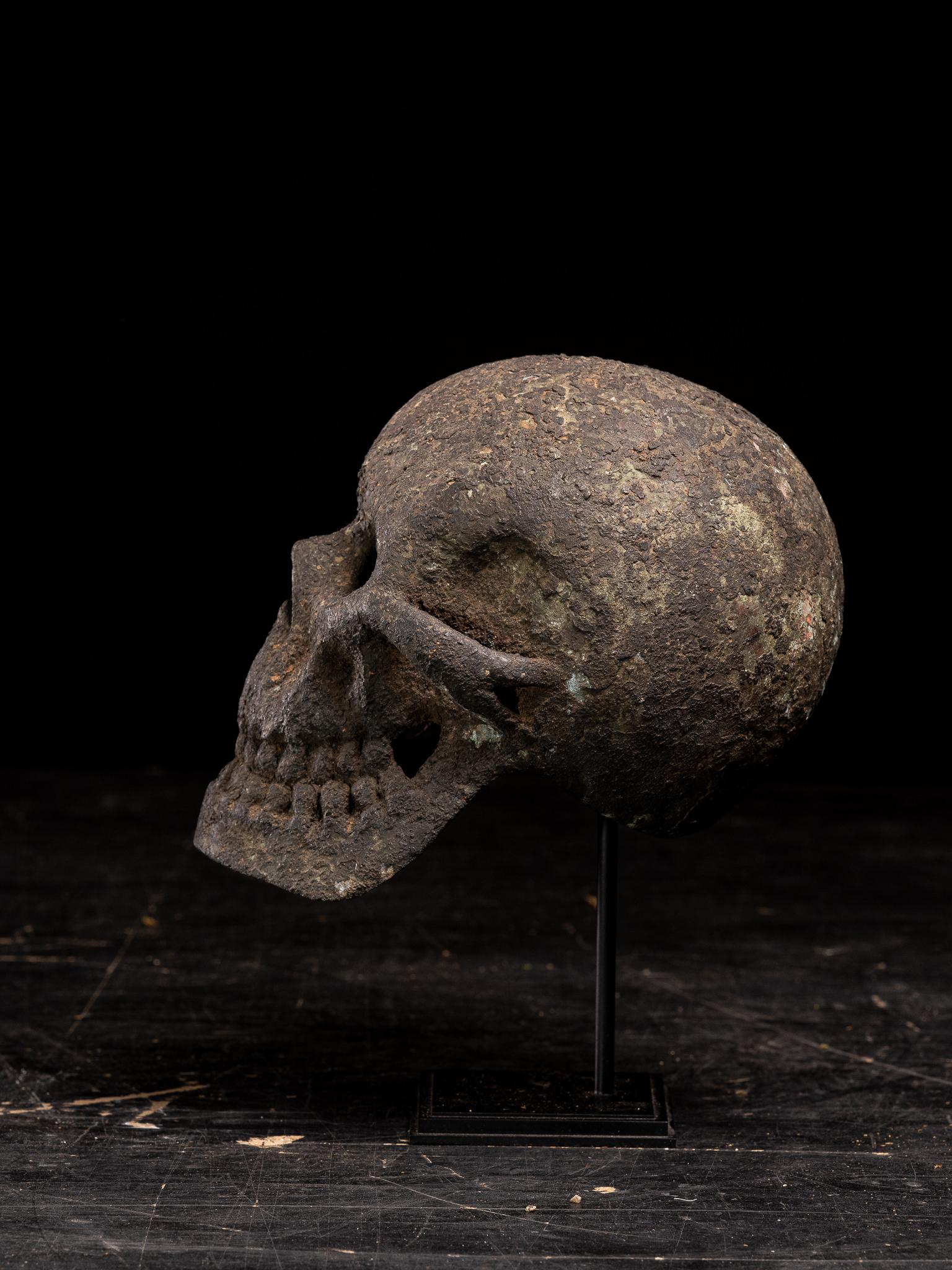 Lifesize 19 Th C Bronze Momento Mori Cast of a Human Skull.French Collection In Good Condition For Sale In Leuven , BE