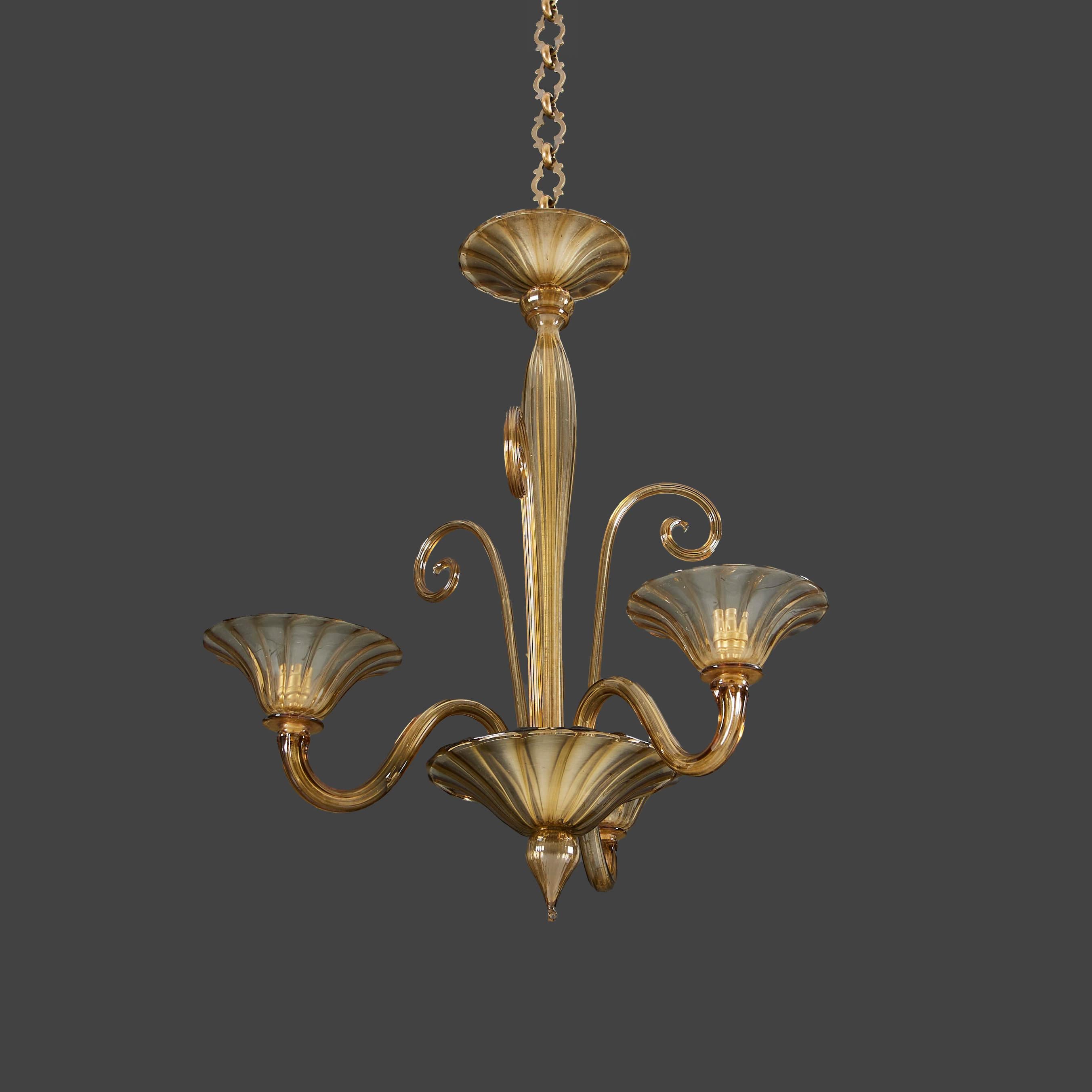 XX secolo Un lampadario a tre bracci in vetro di Murano verde chiaro in vendita