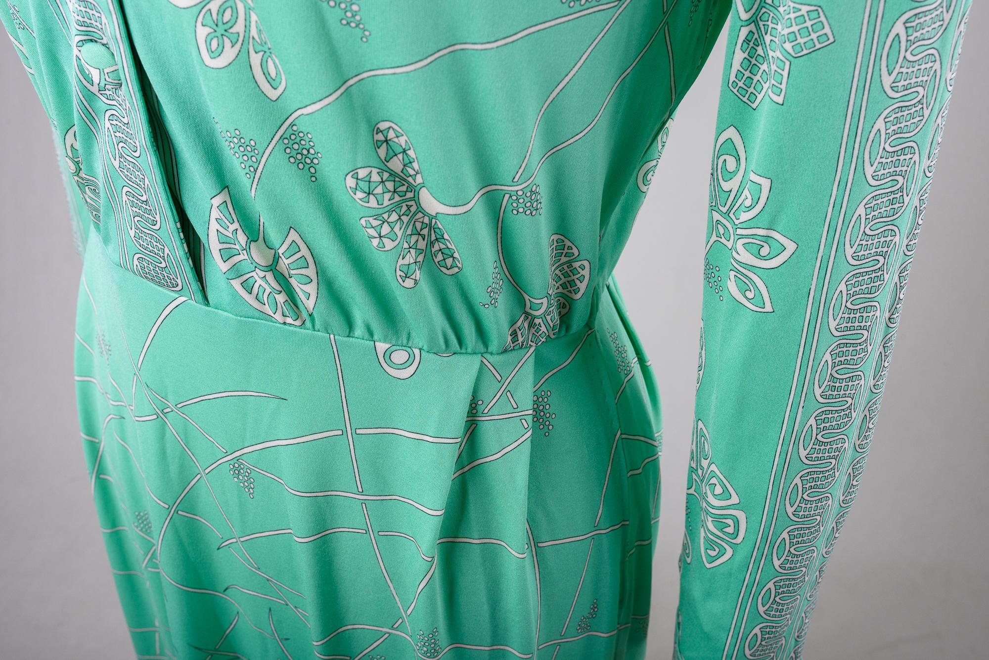 A light green printed silk jersey dress by Emilio Pucci - Italy Circa 1980 For Sale 5