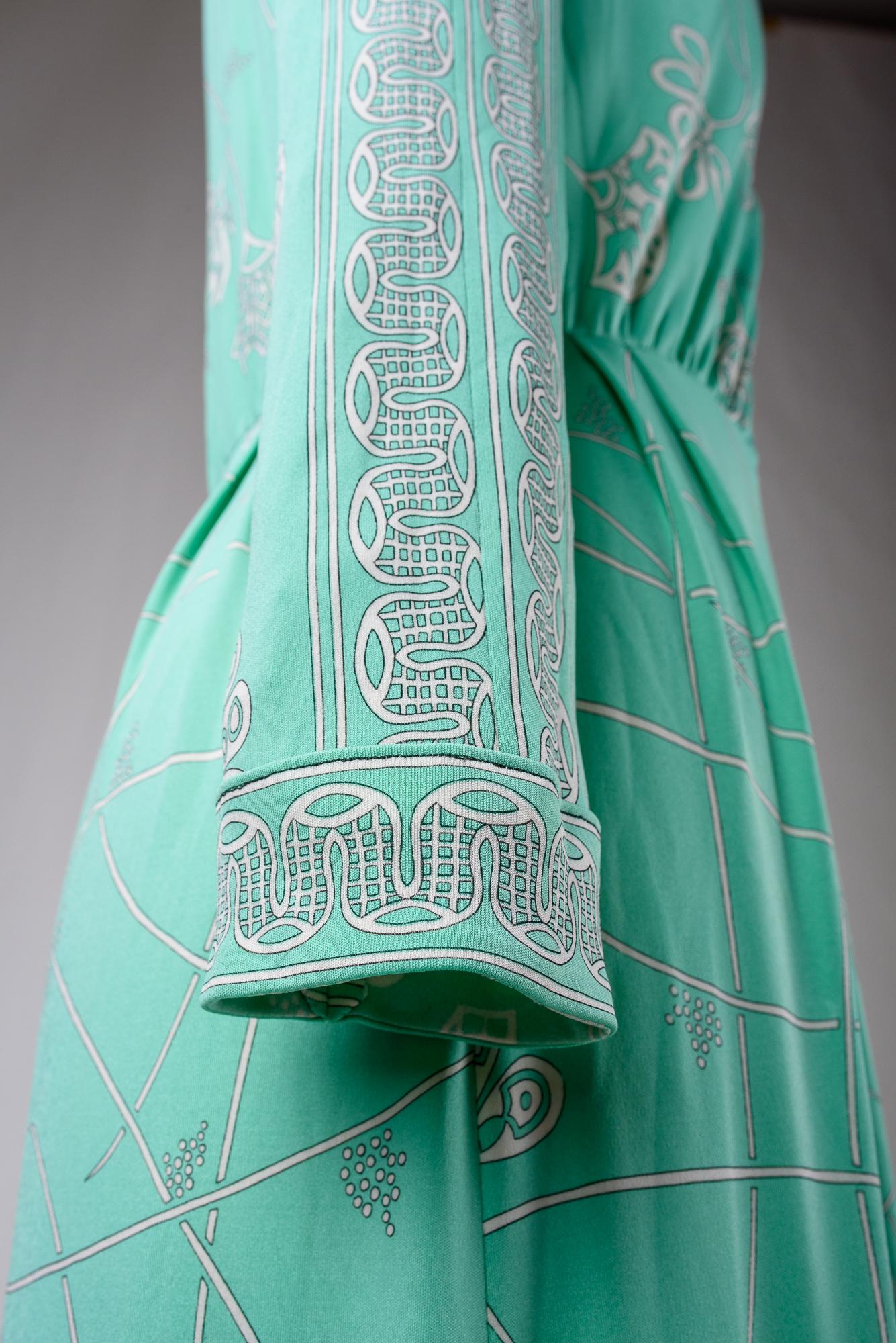 A light green printed silk jersey dress by Emilio Pucci - Italy Circa 1980 For Sale 11