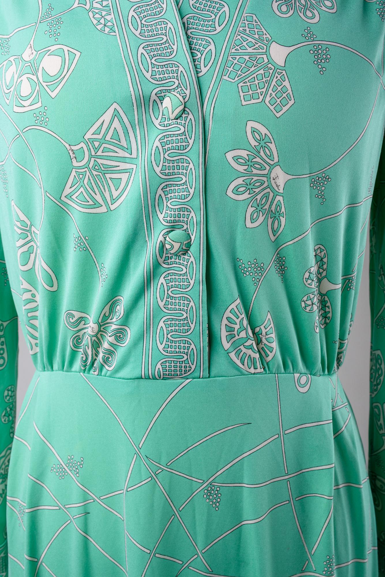 A light green printed silk jersey dress by Emilio Pucci - Italy Circa 1980 For Sale 4