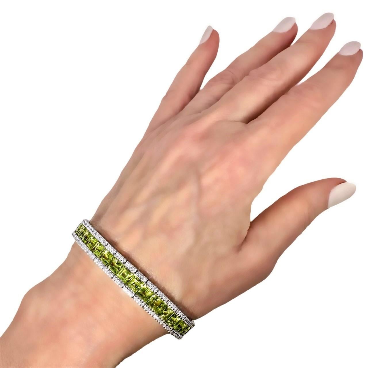 Line Bracelet of Square Cut Peridot in White Gold with Diamonds For Sale 6