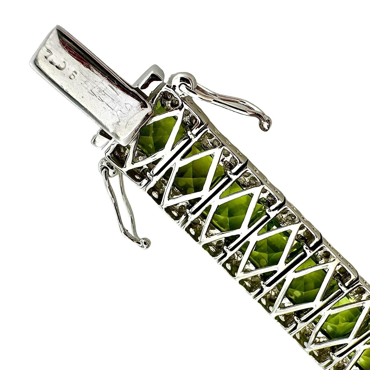 Line Bracelet of Square Cut Peridot in White Gold with Diamonds For Sale 1