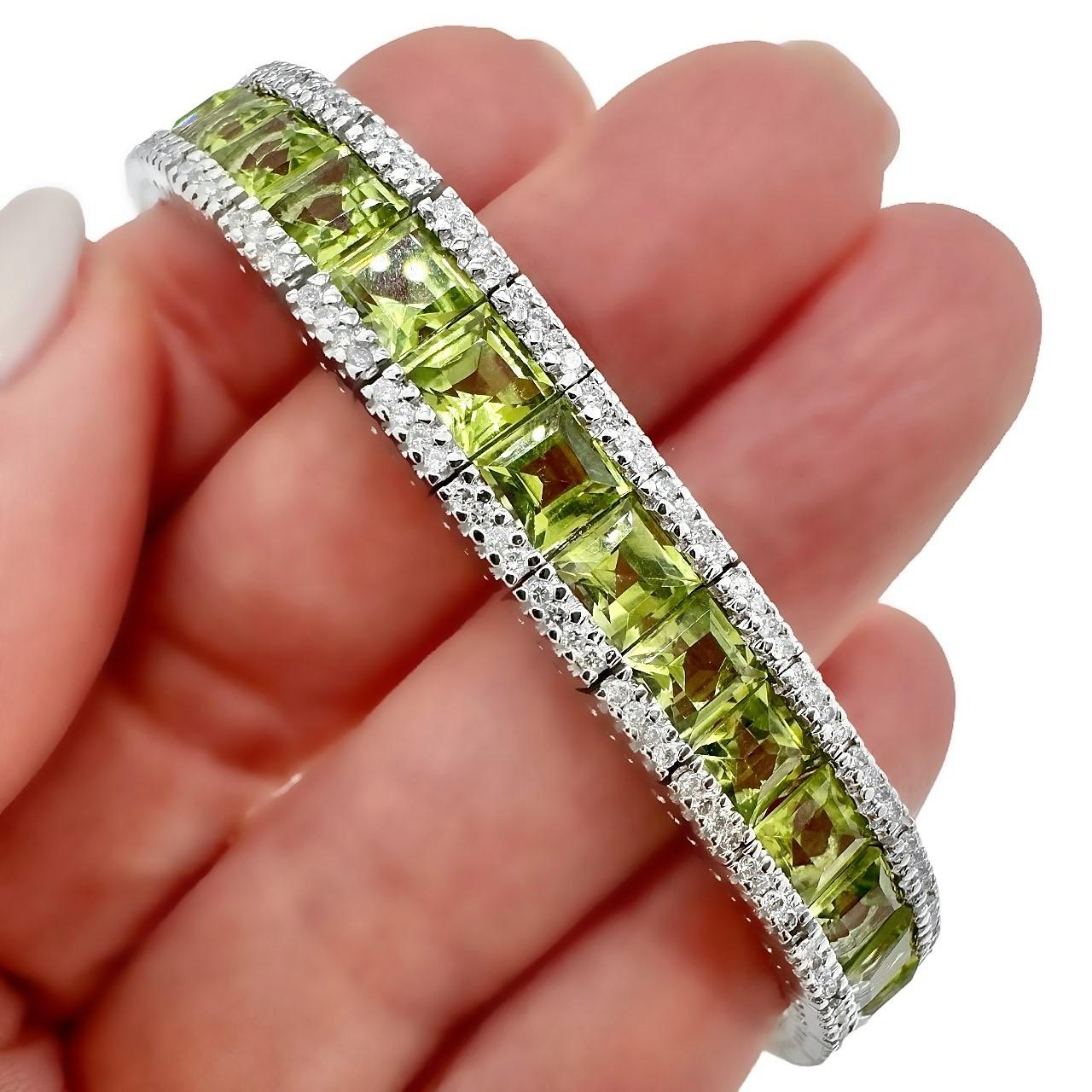 Line Bracelet of Square Cut Peridot in White Gold with Diamonds For Sale 4