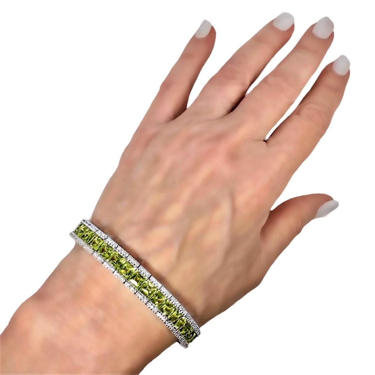 Line Bracelet of Square Cut Peridot in White Gold with Diamonds For Sale 5
