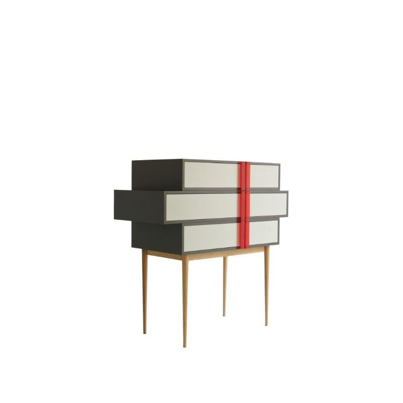A - line dresser by Colé Italia with Hagit Pincovici.
Dimensions: H.111 D.53 W.108 cm.
Materials: chest of drawers; matt lacquered structure in dark gray; 6 lacquered drawers in pale grey.
Shaped plexiglas handles in color red “alchermes”; solid