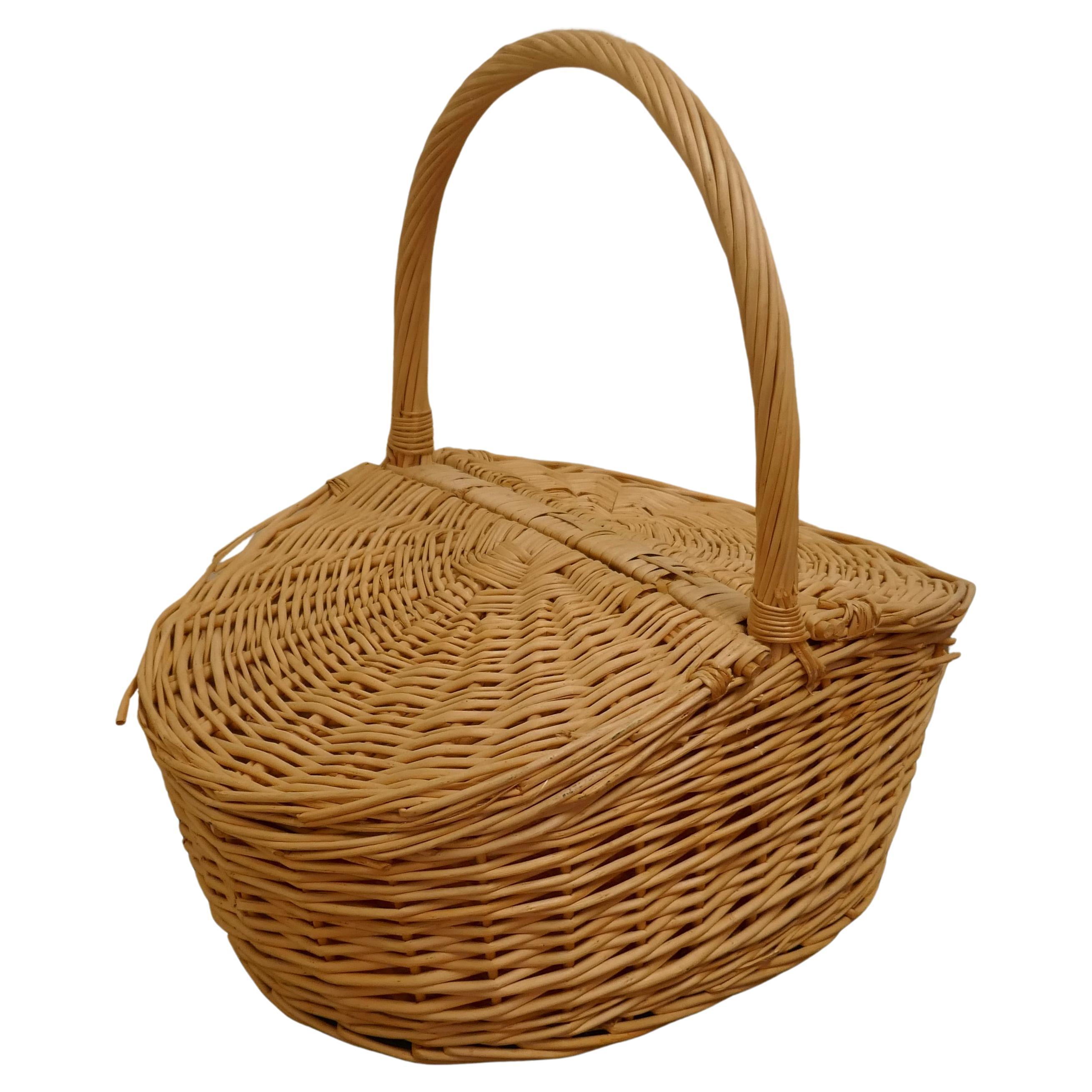 Lined Oval Wicker Picnic Basket For Sale