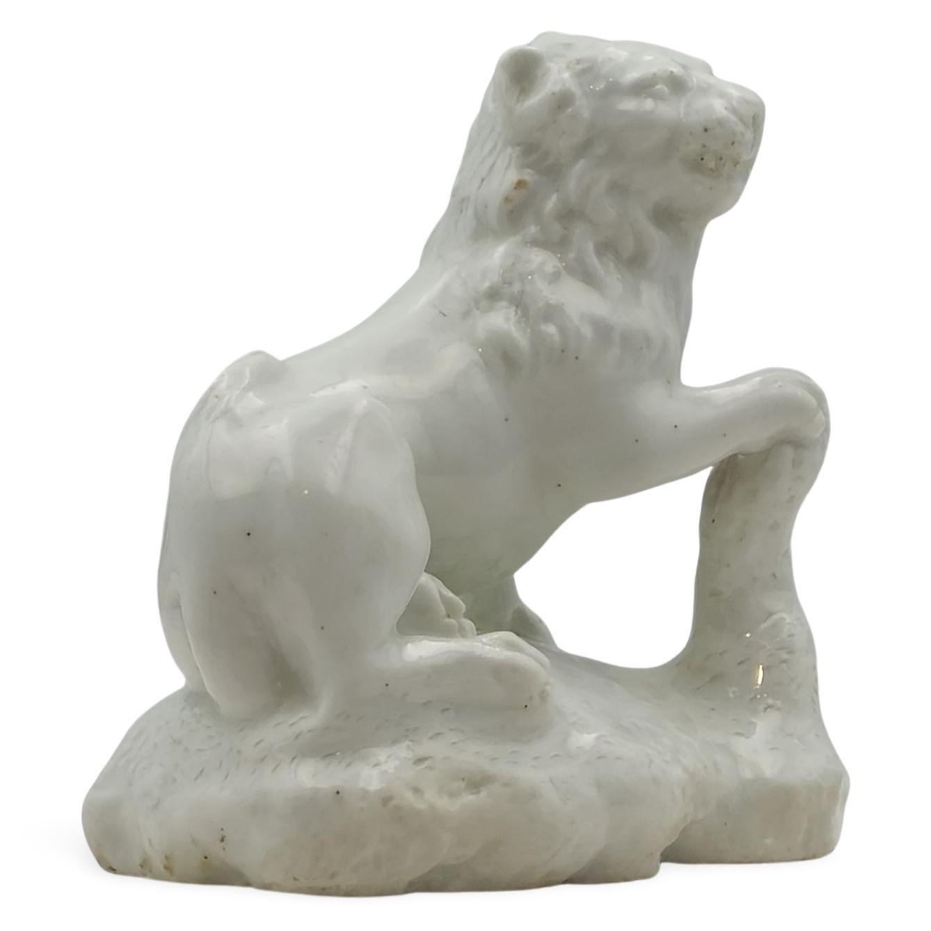 Leone passante, fabbrica di Bow Porcelain, 1750 ca. in vendita 1