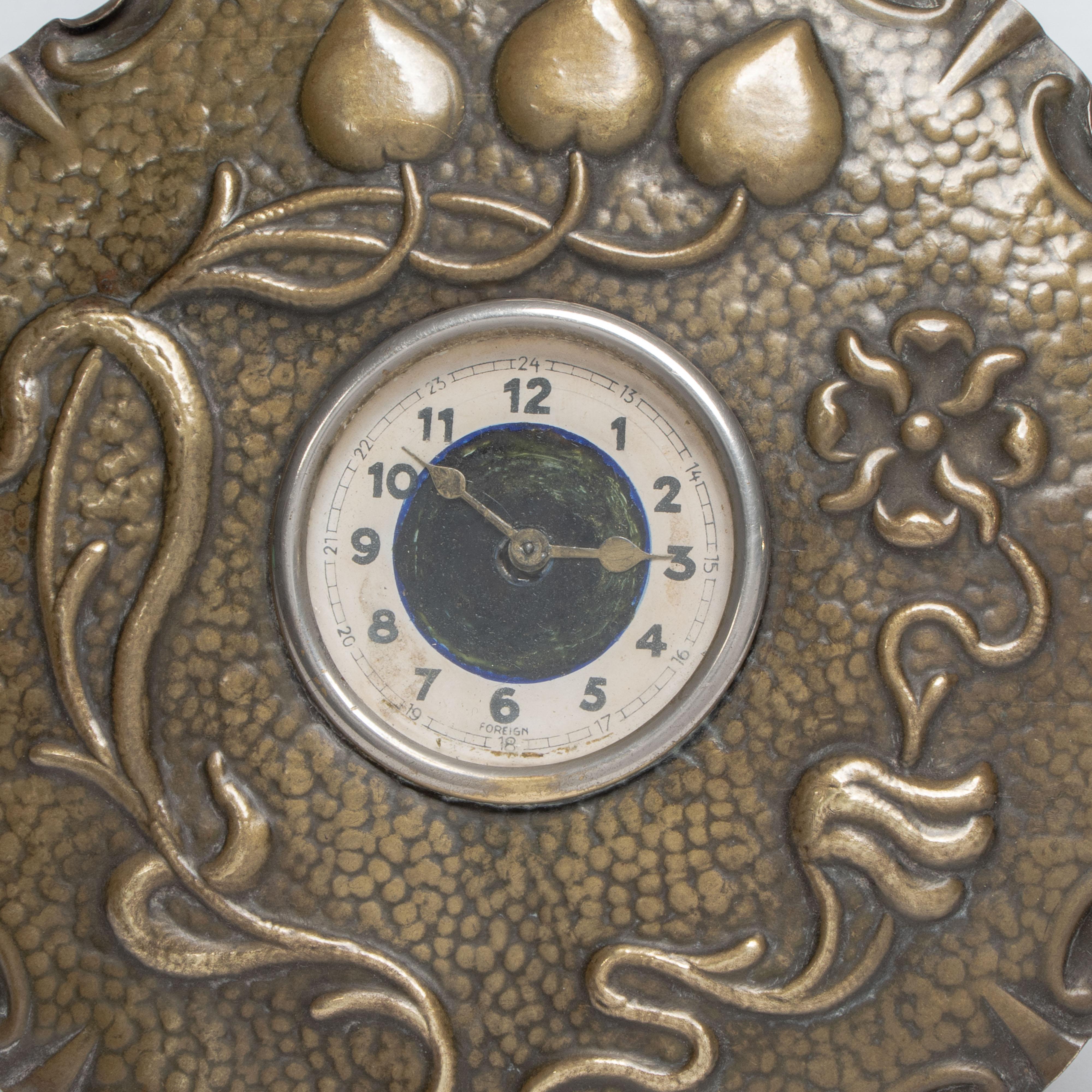 A little Arts & Crafts copper table clock in the shape of a flower head For Sale 3
