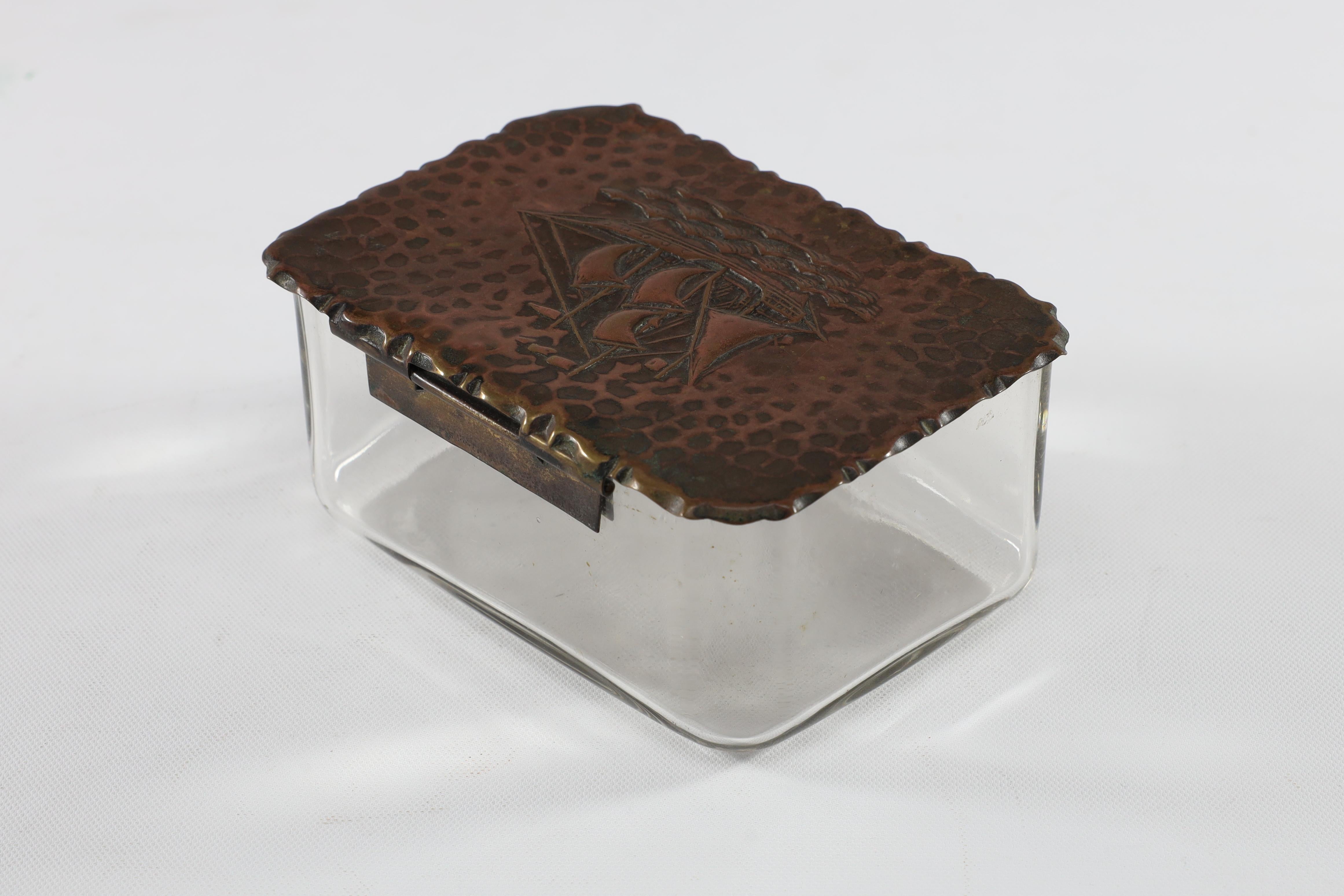 A little glass jewelry box For Sale 1