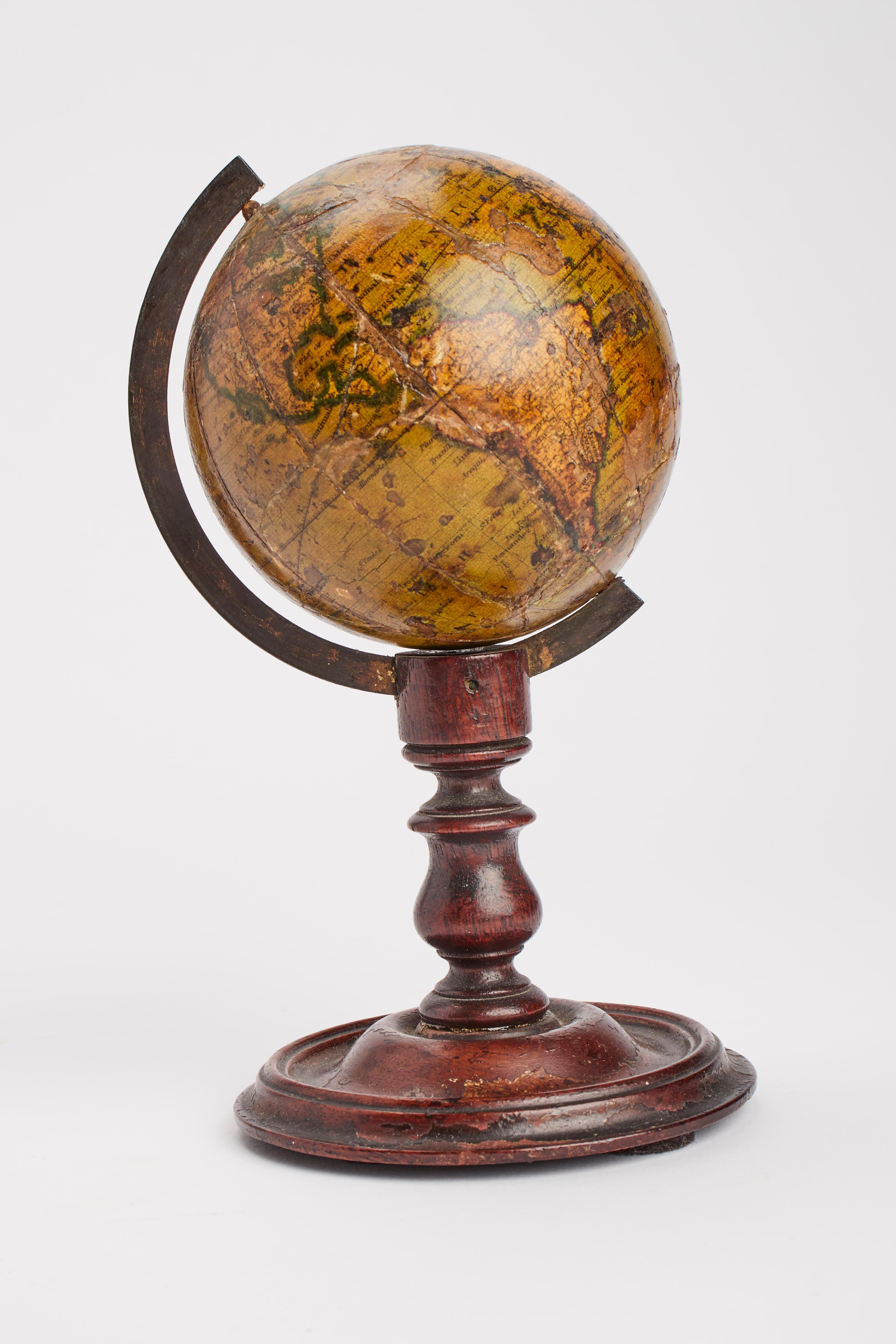 A little terrestral globe by Newton, London 1820.  In Good Condition For Sale In Milan, IT