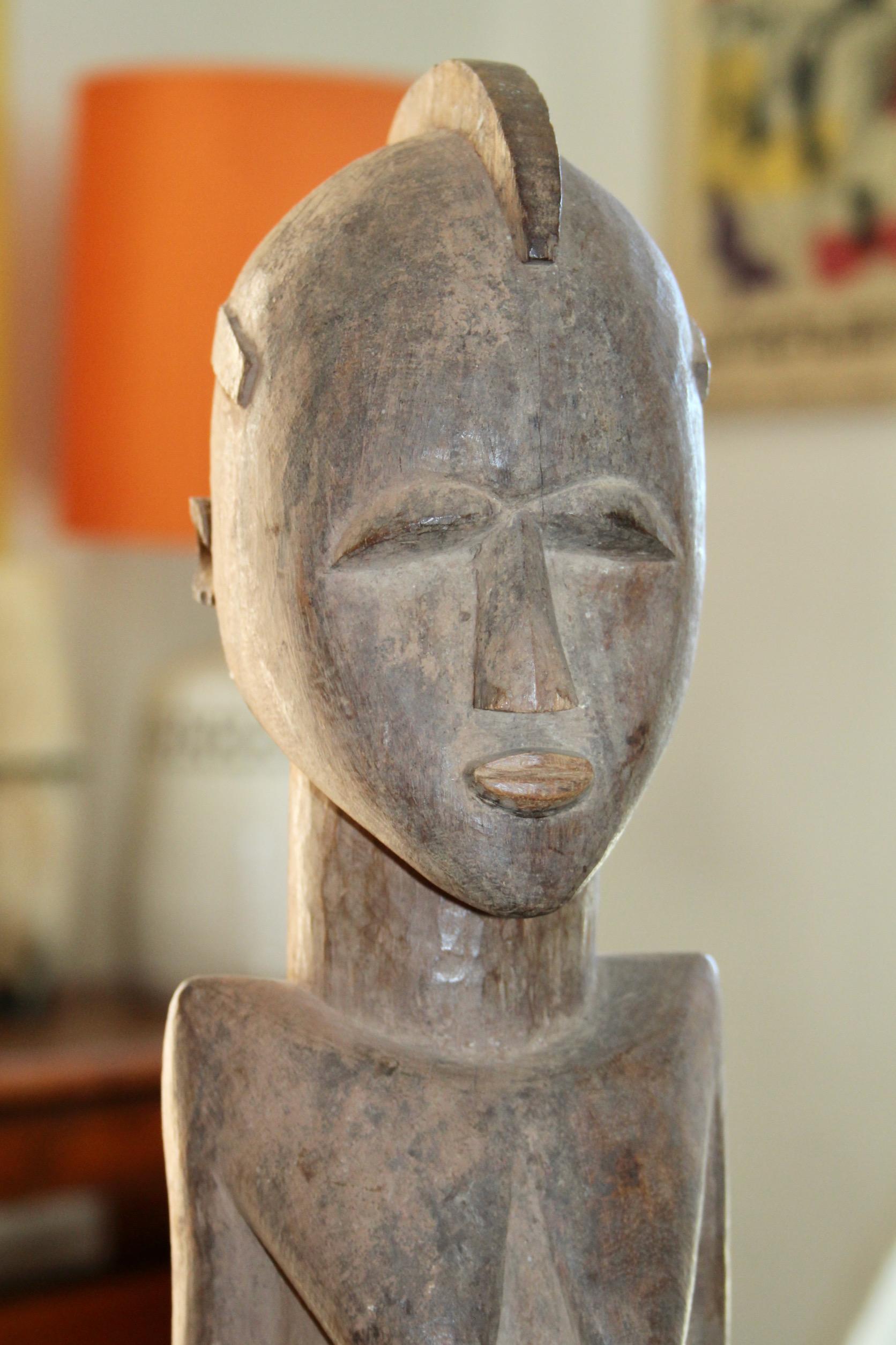 Bois Une sculpture de Lobi en vente