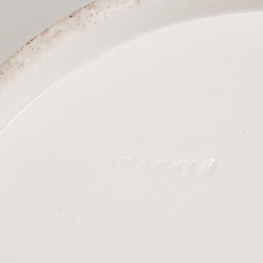 Ein Londoner verzierter Swansea Porcelain Teller vom Typ Burdett Coutts, 1815-17 (19. Jahrhundert) im Angebot