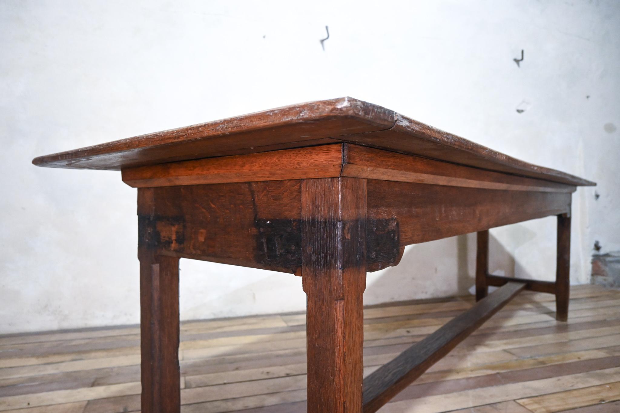 Long 19th Century French Oak Farmhouse Table - Refectory  For Sale 2