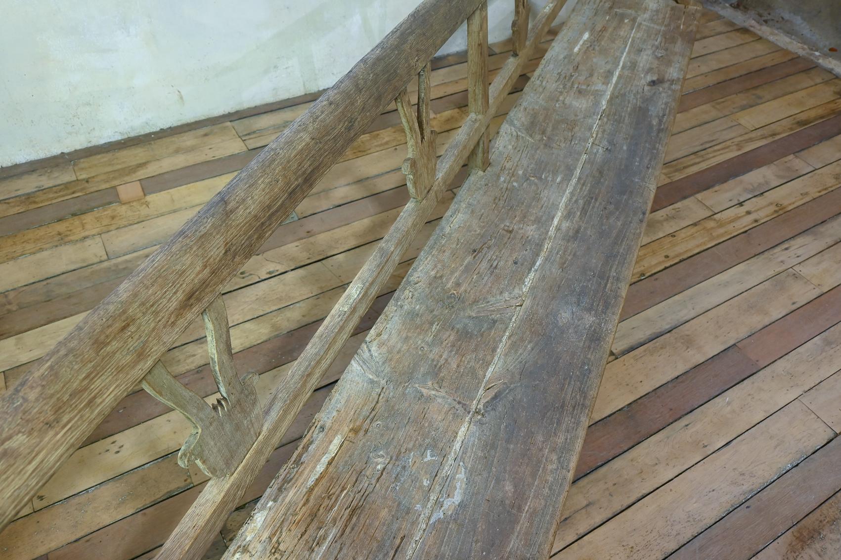 Long 19th Century Rustic Elm and Oak French Hall Bench In Good Condition In Basingstoke, Hampshire