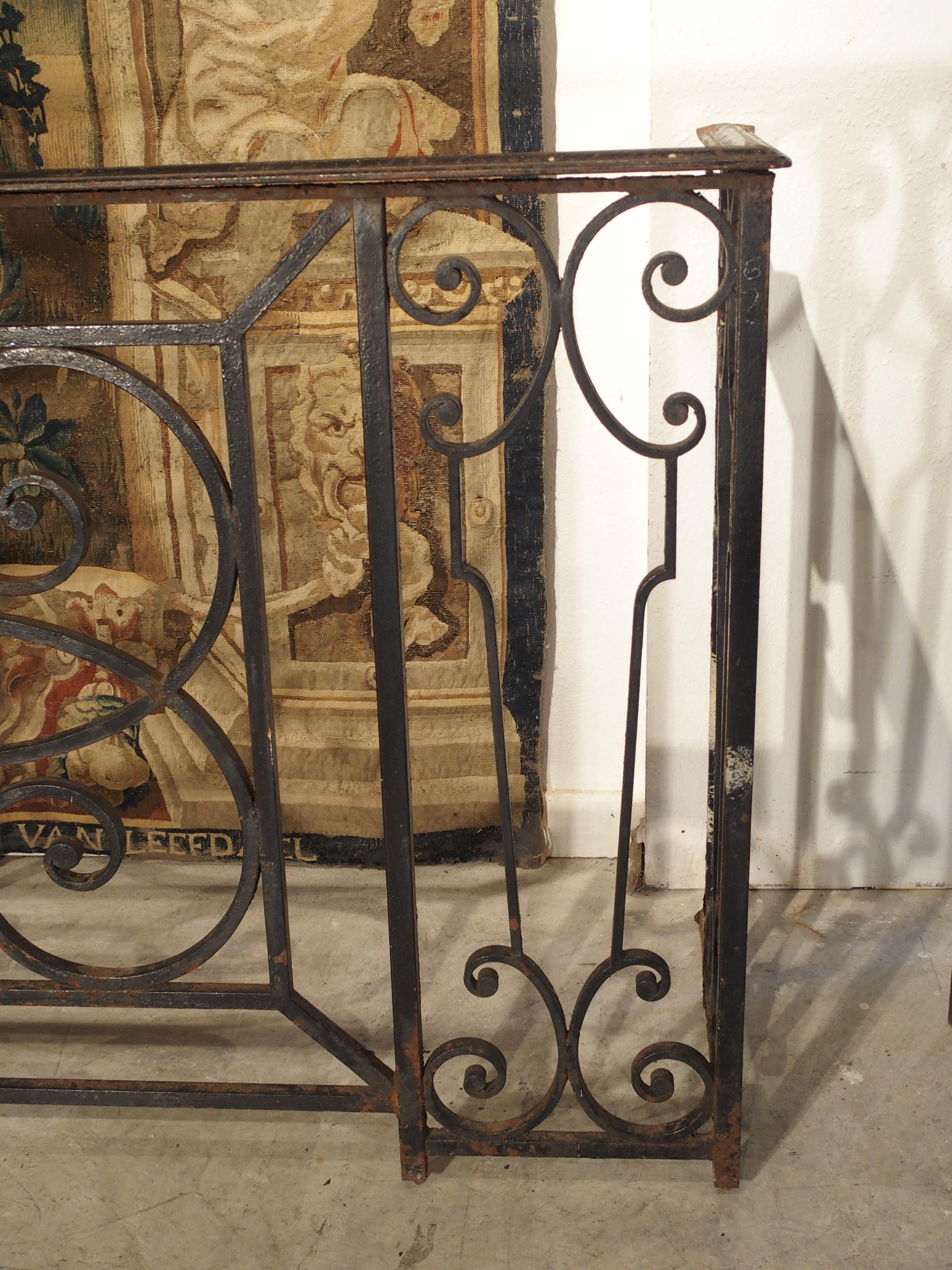 A Long Belle Époque Antique Wrought Iron Balcony Gate from Argentina In Good Condition In Dallas, TX
