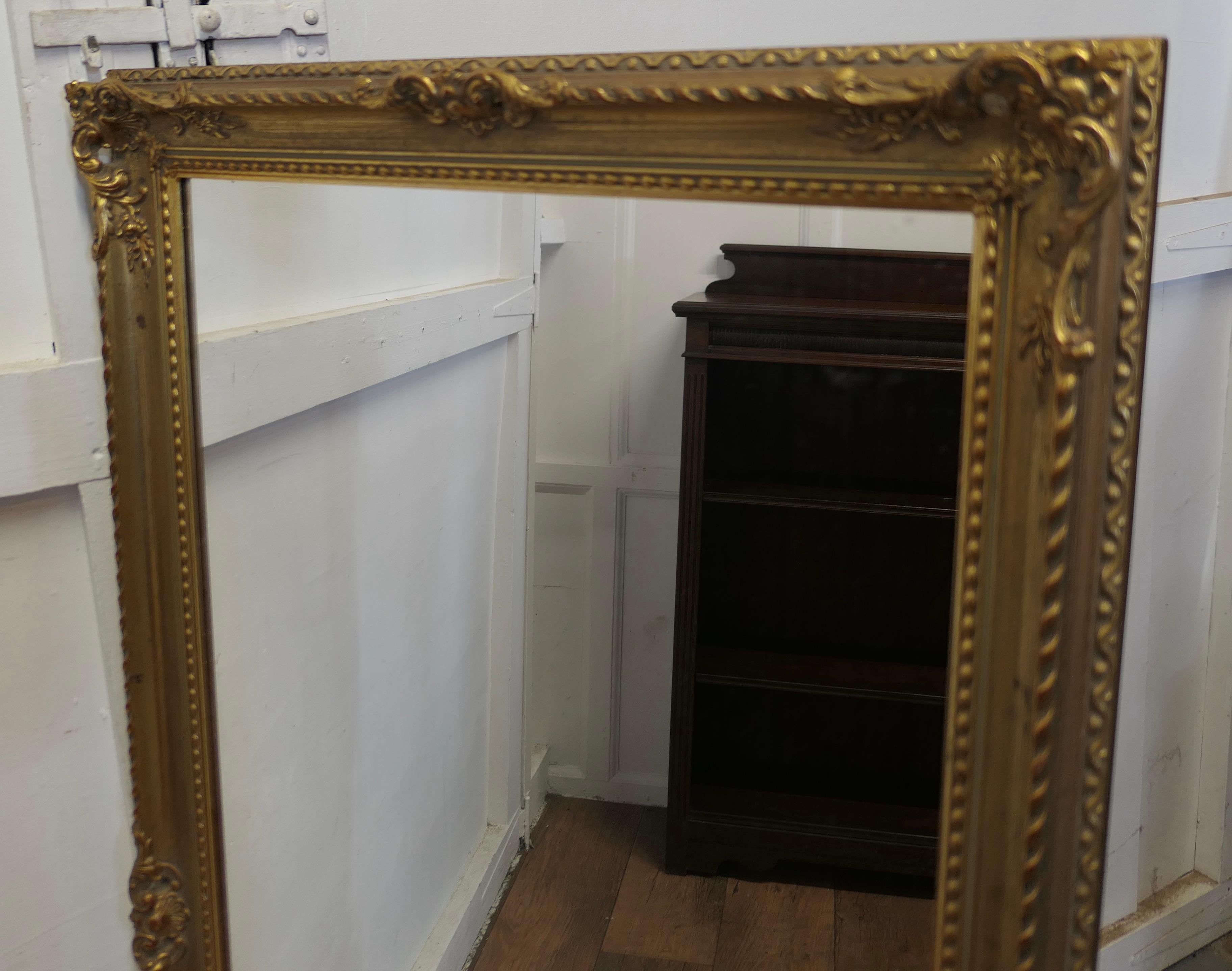 A Long Decorative Gilt Wall Mirror  A delightful piece  In Good Condition For Sale In Chillerton, Isle of Wight