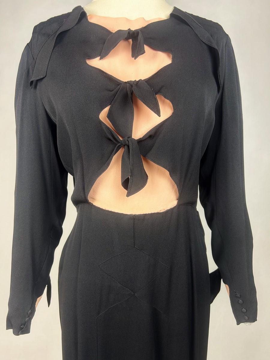 Noir Robe longue en crêpe de soie noir et saumon - Allemagne Circa 1938-1942 en vente