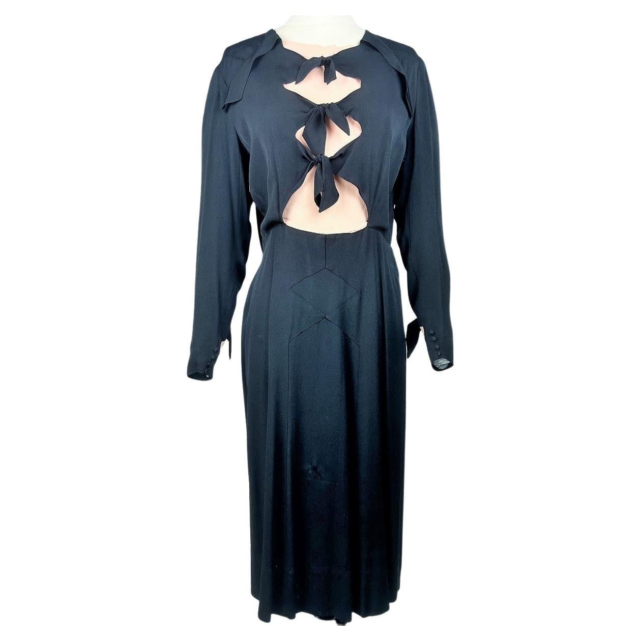 A Long dress in black and salmon silk crepe - Germany Circa 1938-1942 For Sale