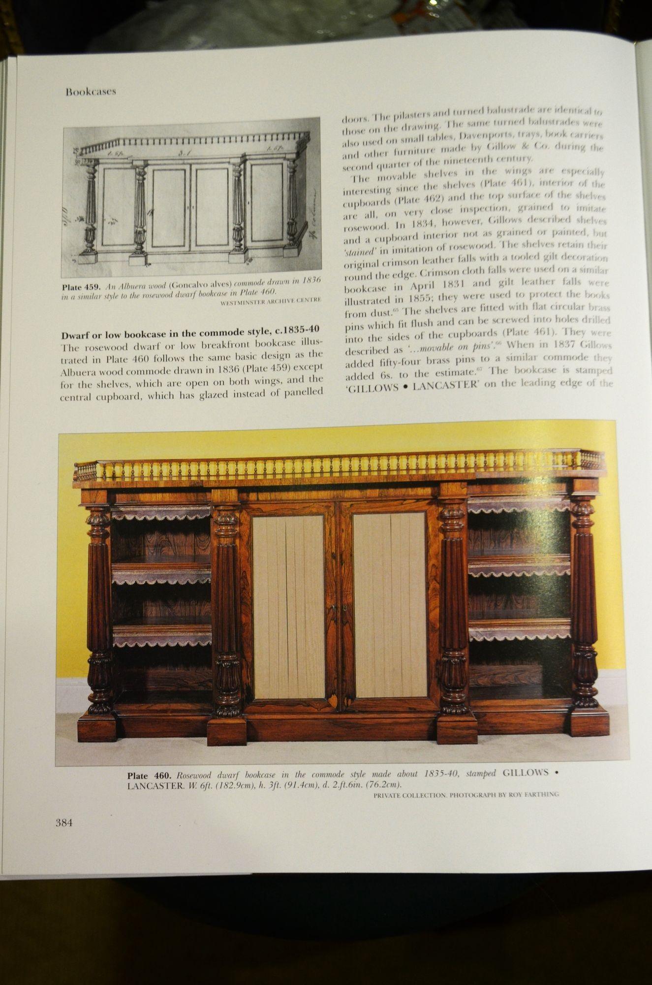 Un long meuble de rangement Regency anglais en bois de rose doré en vente 12