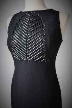 Une longue robe noire du soir par Claude Montana - Français Circa 1999