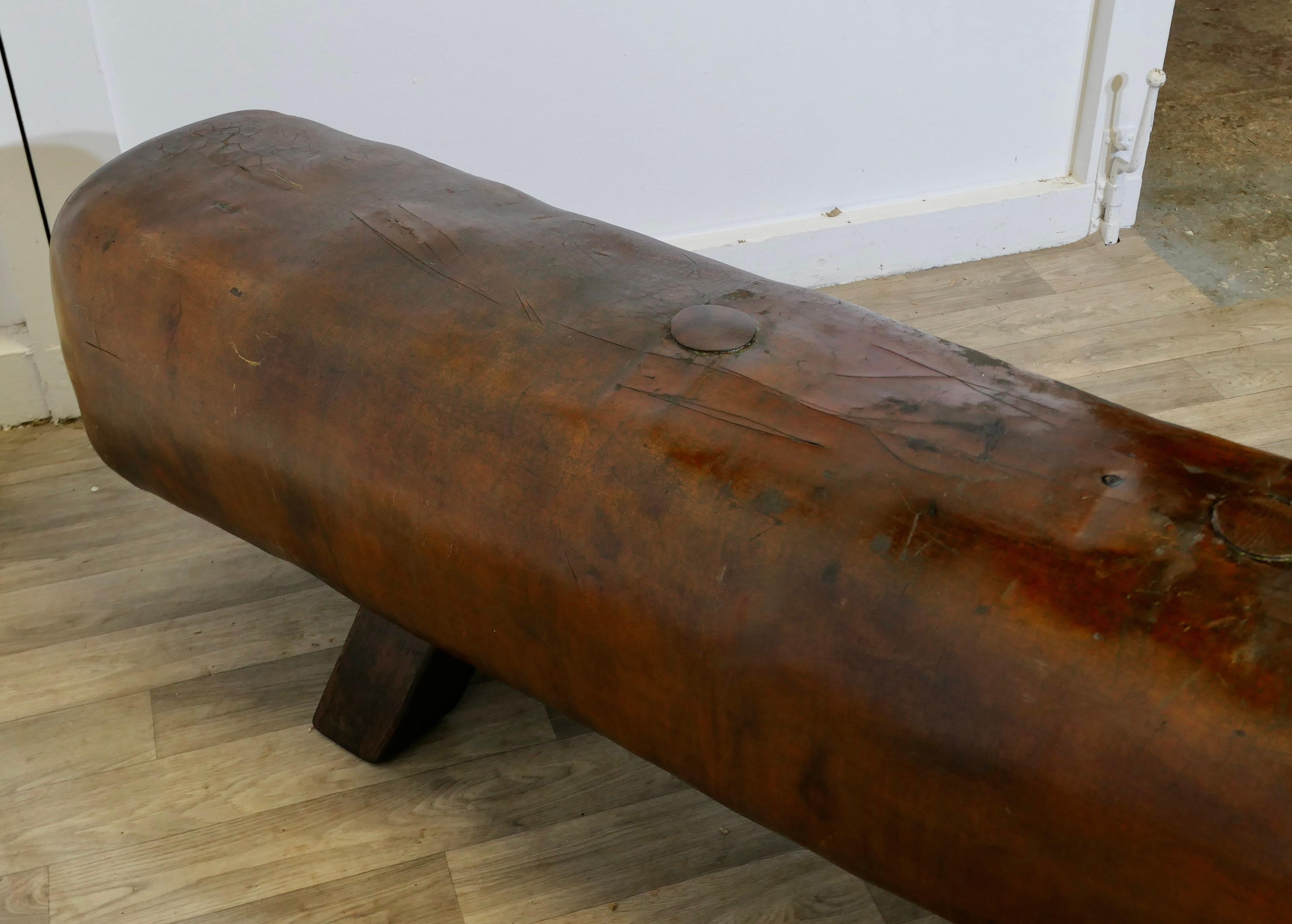 A Long Leather Pommel Horse Bench Seat  A handsome leather pommel horse from Fra For Sale 5
