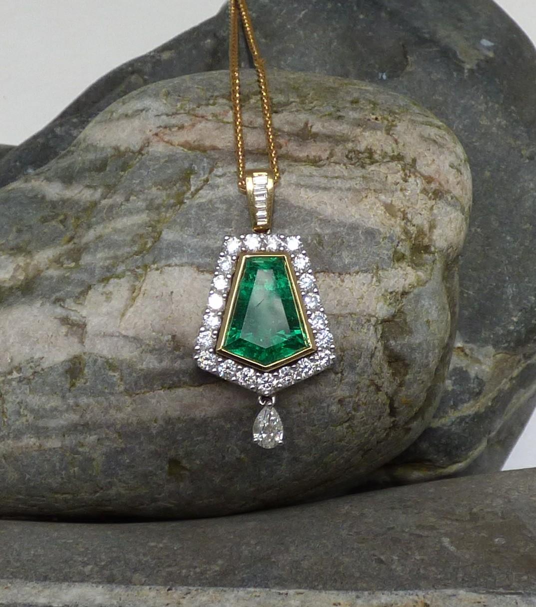 Mixed Cut Long Pentagonal Emerald 4.5ct and Diamond Pendant in 18K Gold For Sale