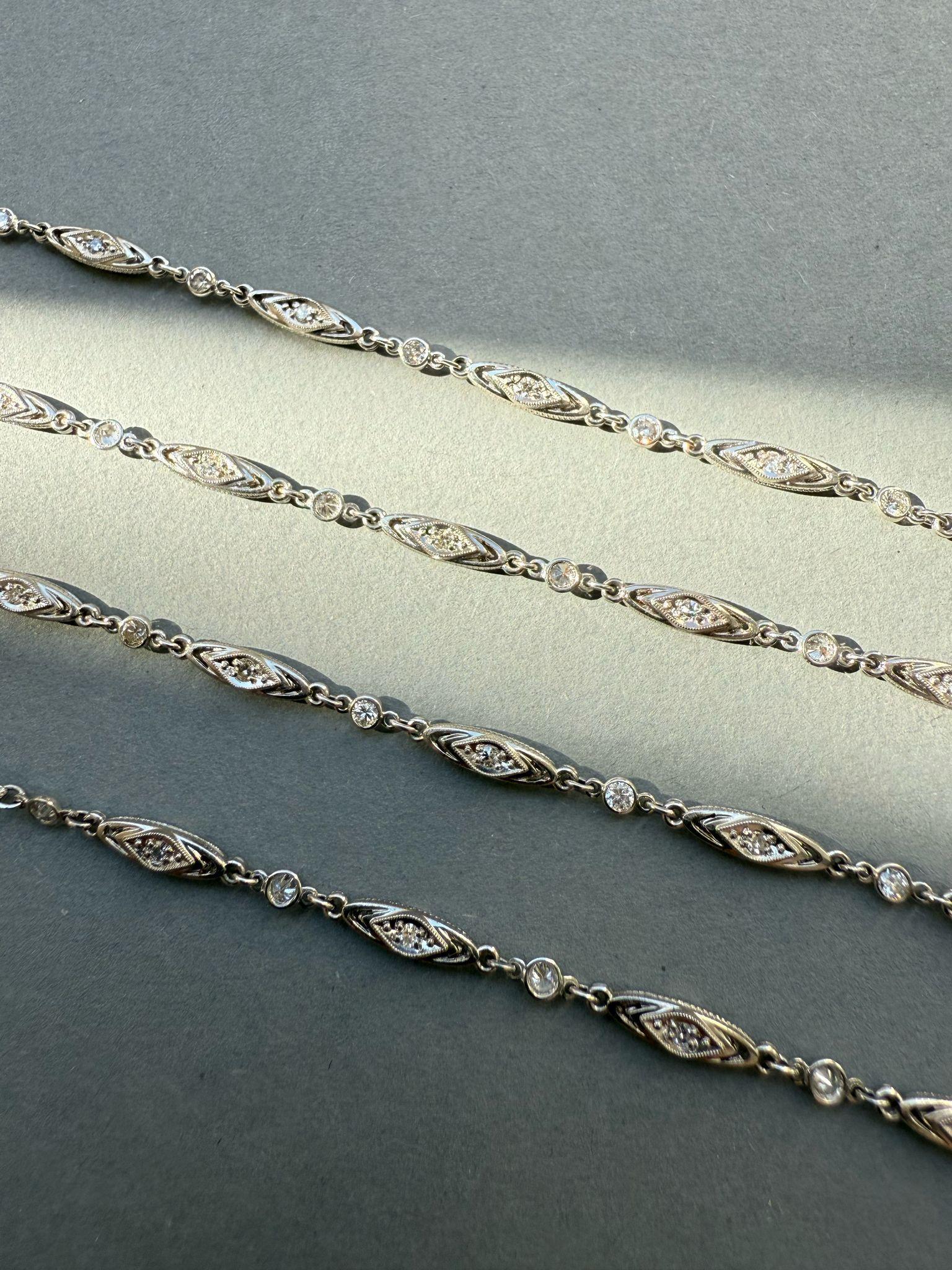 Una lunga catena Art Déco in platino con diamanti In condizioni buone in vendita a Amsterdam, NL