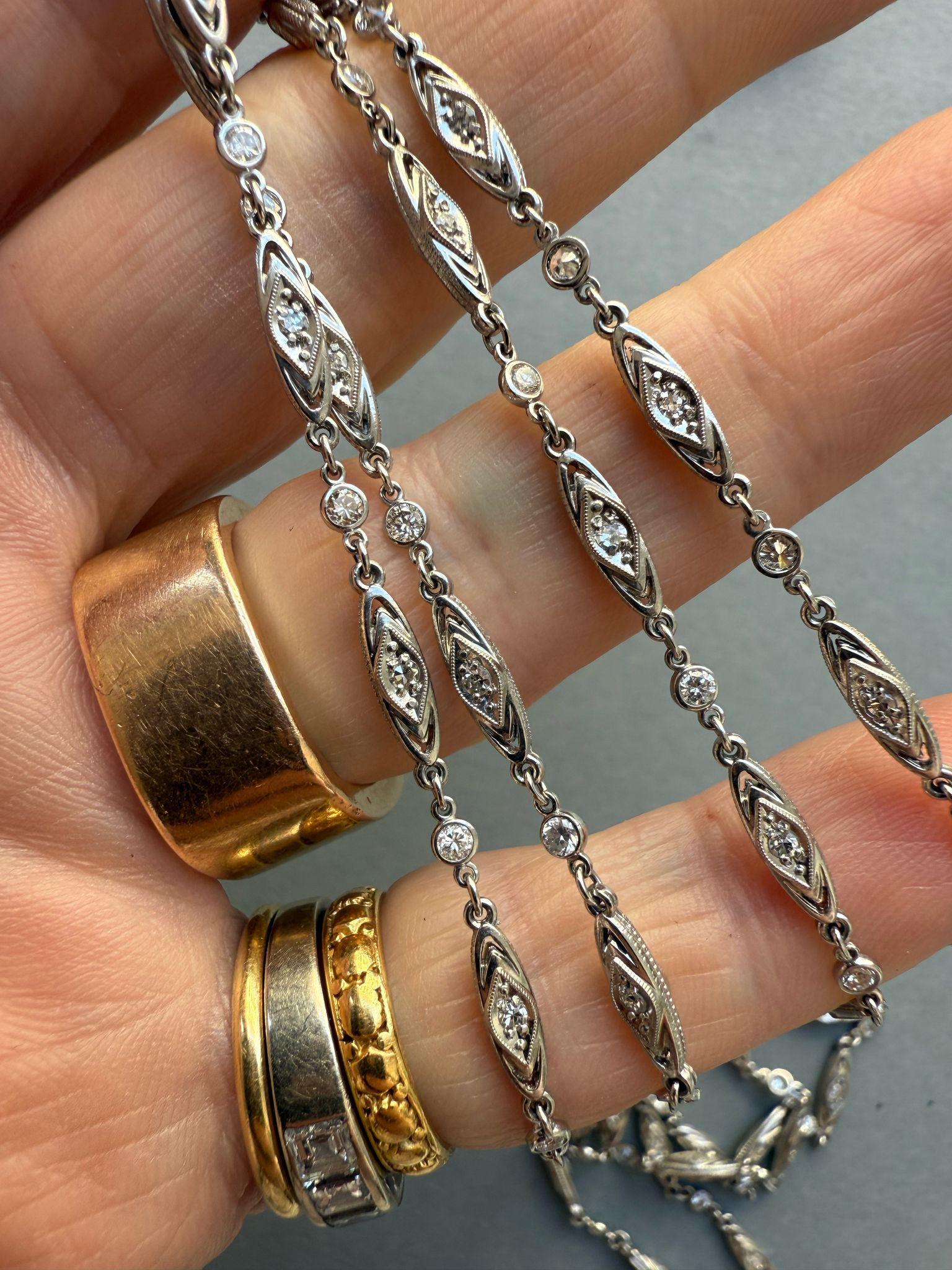 Una lunga catena Art Déco in platino con diamanti in vendita 1