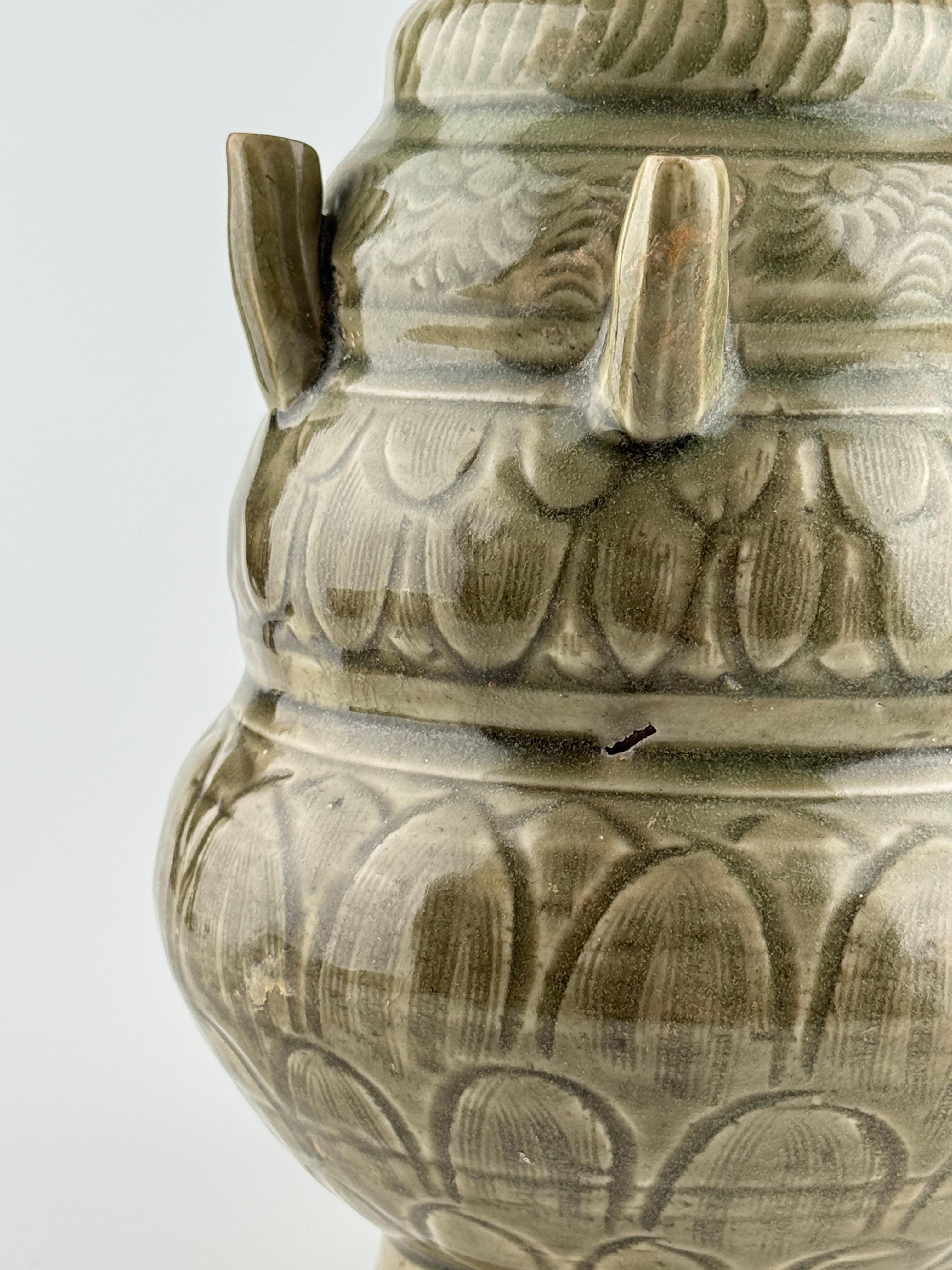 A Longquan Celadon Five-spouted Jar, Northern Song Dynasty (960~1127) In Good Condition For Sale In seoul, KR