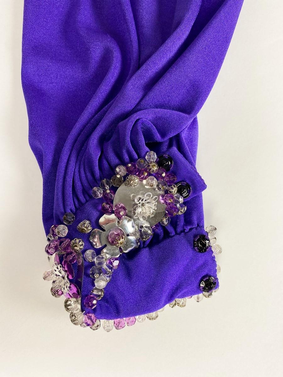  A Loris Azzaro Couture Robe de soirée à bijoux violets Circa 1970-1975 Pour femmes 