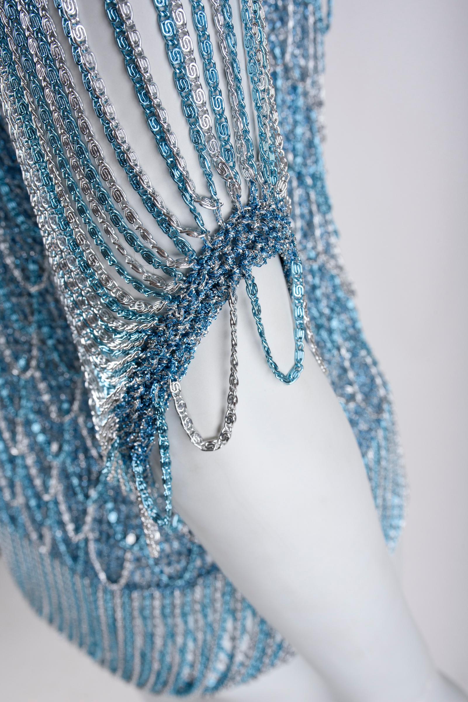 Top Loris Azzaro Couture en Lurex et chaînes en argent - Français Circa 1970 en vente 10