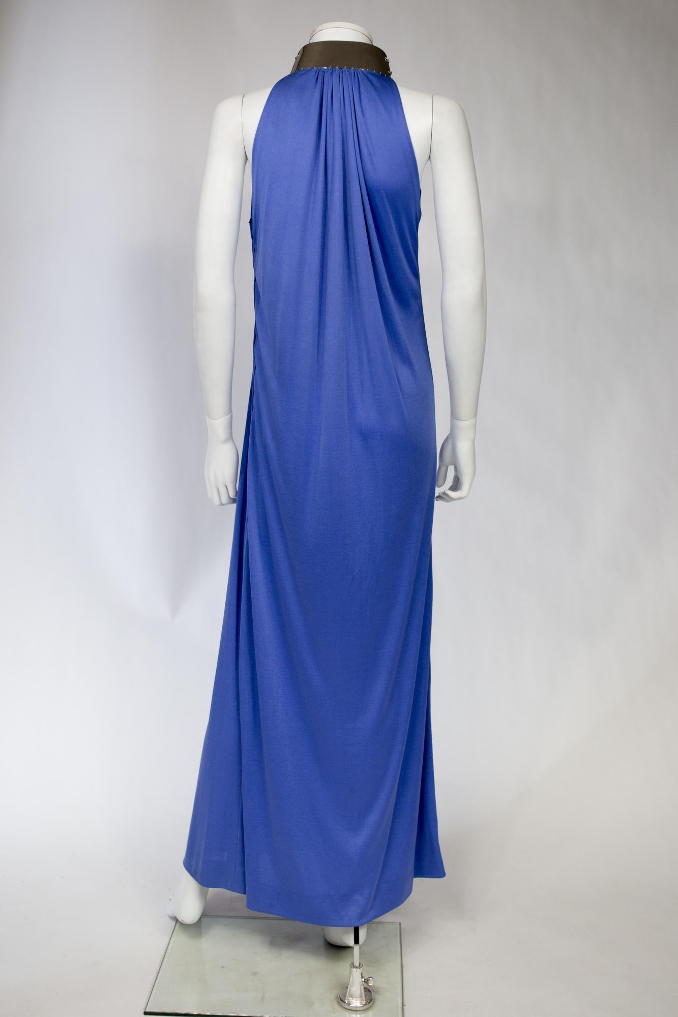 Un abito da sera Loris Azzaro Couture in Jersey di Seta Lavanda Circa 1980 8