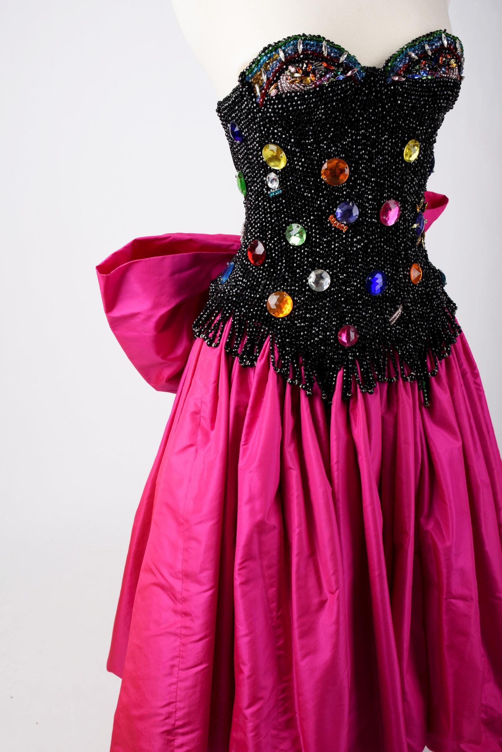 A Louis Féraud Couture Taffeta Evening Dress with beaded Bodice-Automne 1986-1987 en vente 5