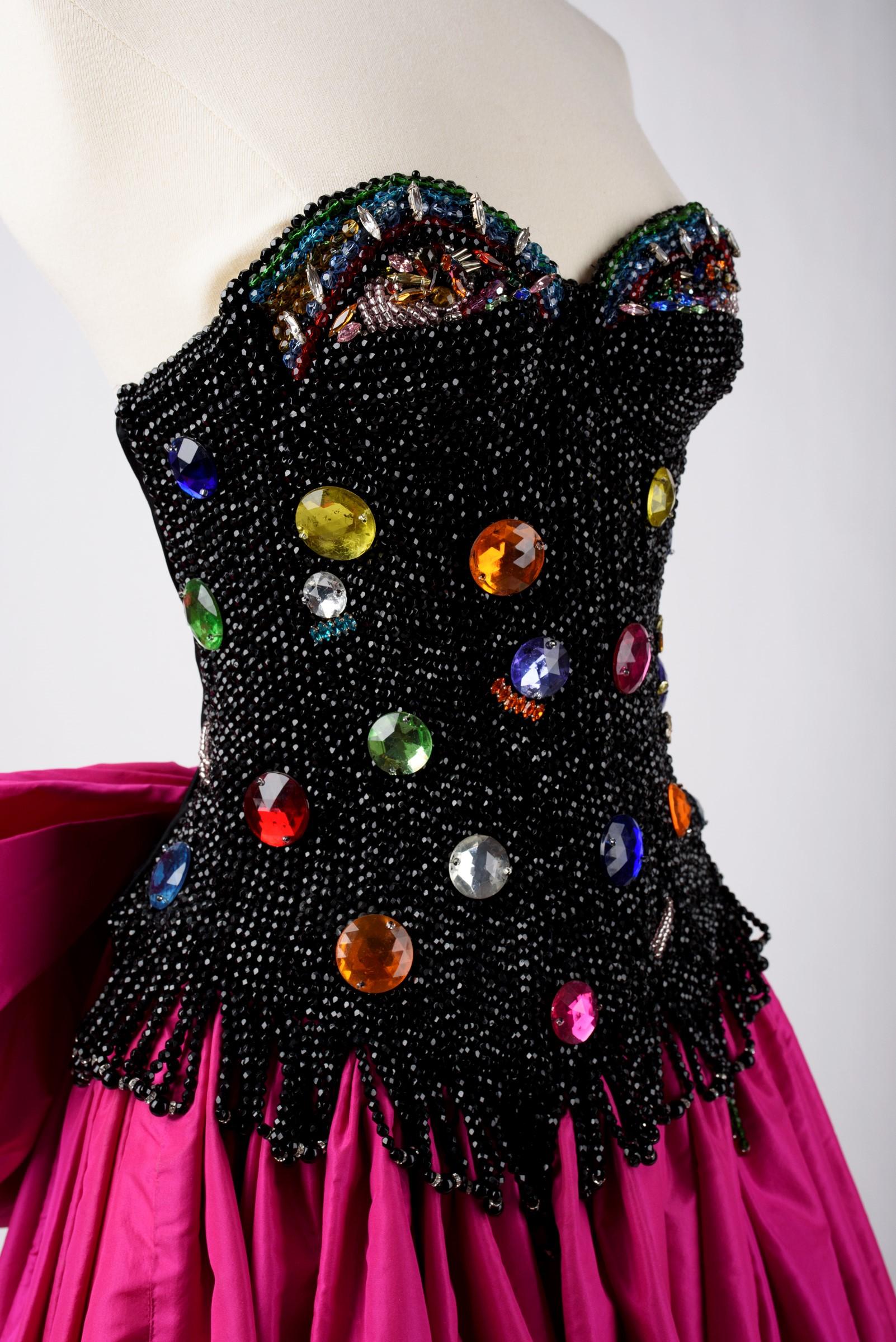 A Louis Féraud Couture Taffeta Evening Dress with beaded Bodice-Automne 1986-1987 en vente 7