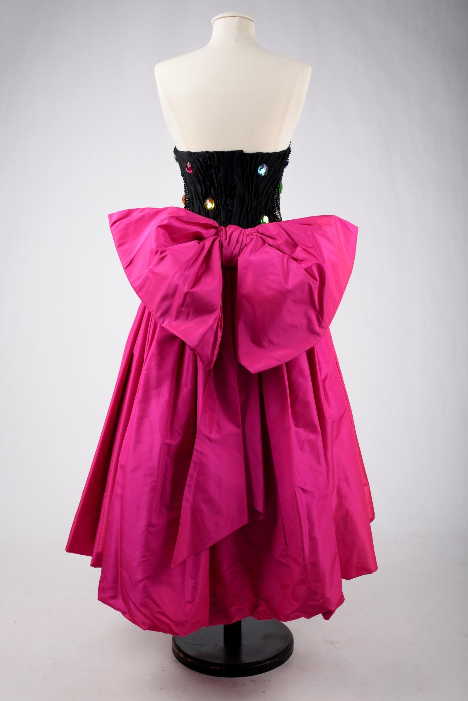 A Louis Féraud Couture Taffeta Evening Dress with beaded Bodice-Automne 1986-1987 en vente 10