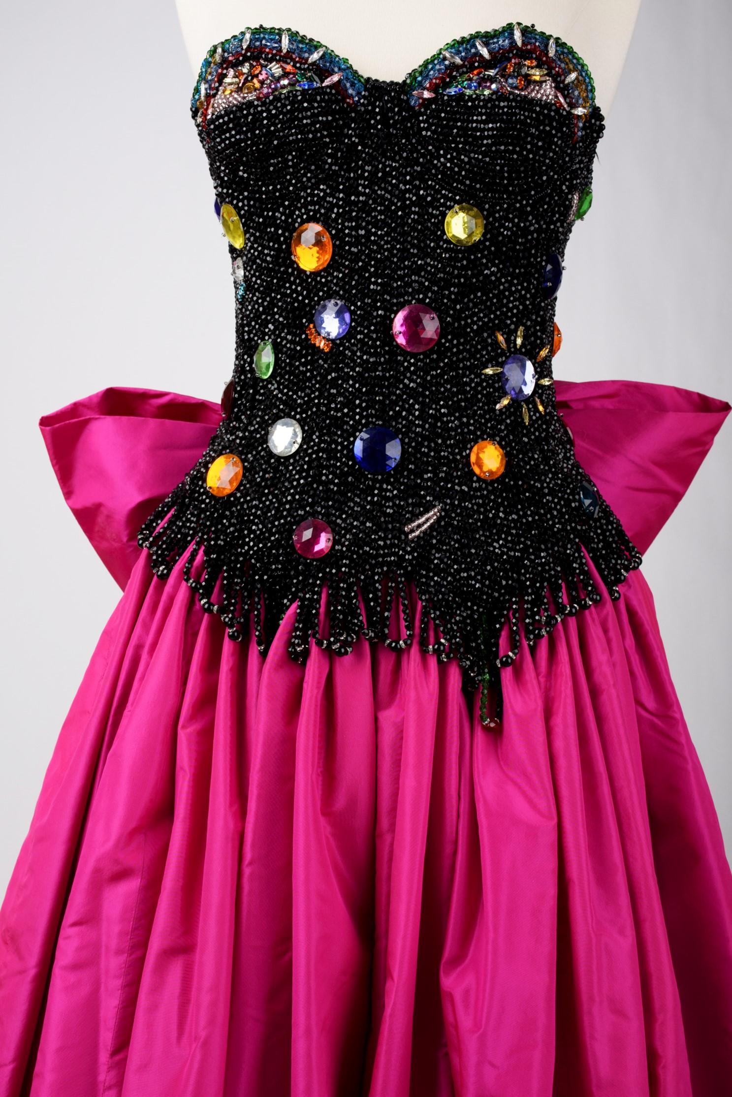 A Louis Féraud Couture Taffeta Evening Dress with beaded Bodice-Automne 1986-1987 en vente 3