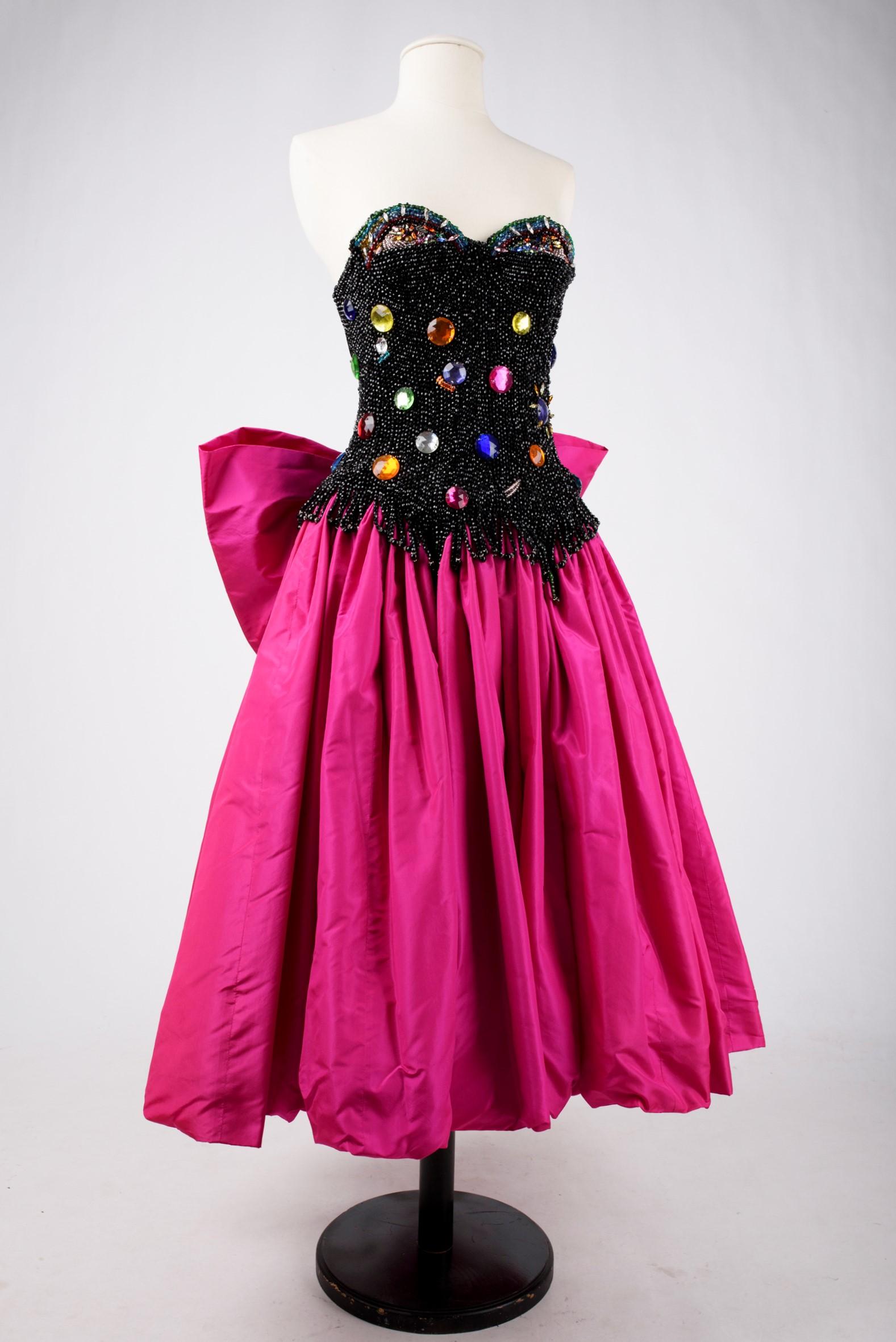A Louis Féraud Couture Taffeta Evening Dress with beaded Bodice-Automne 1986-1987 en vente 4
