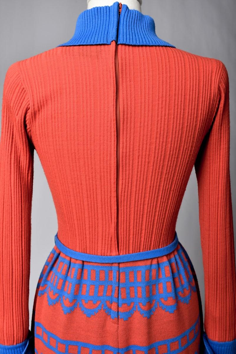 Robe en tricot de laine Louis Féraud par REMBRANDT Circa 1975 en vente 9