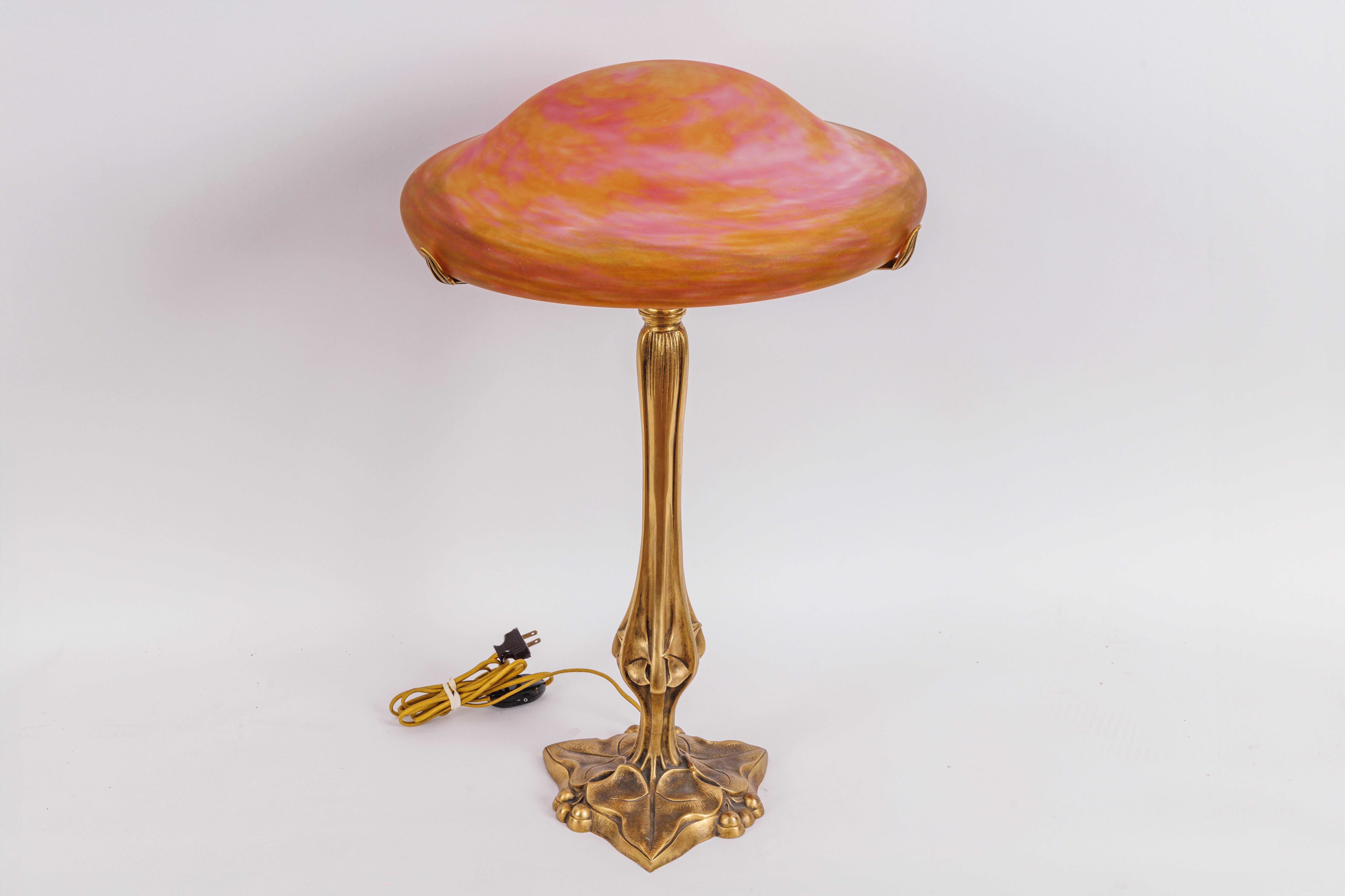 A Louis Majorelle and Daum Nancy Gilt Bronze and Pink Glass Table Lamp For Sale 1