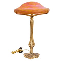 Lampe de bureau Louis Majorelle et Daum Nancy en bronze doré et verre rose