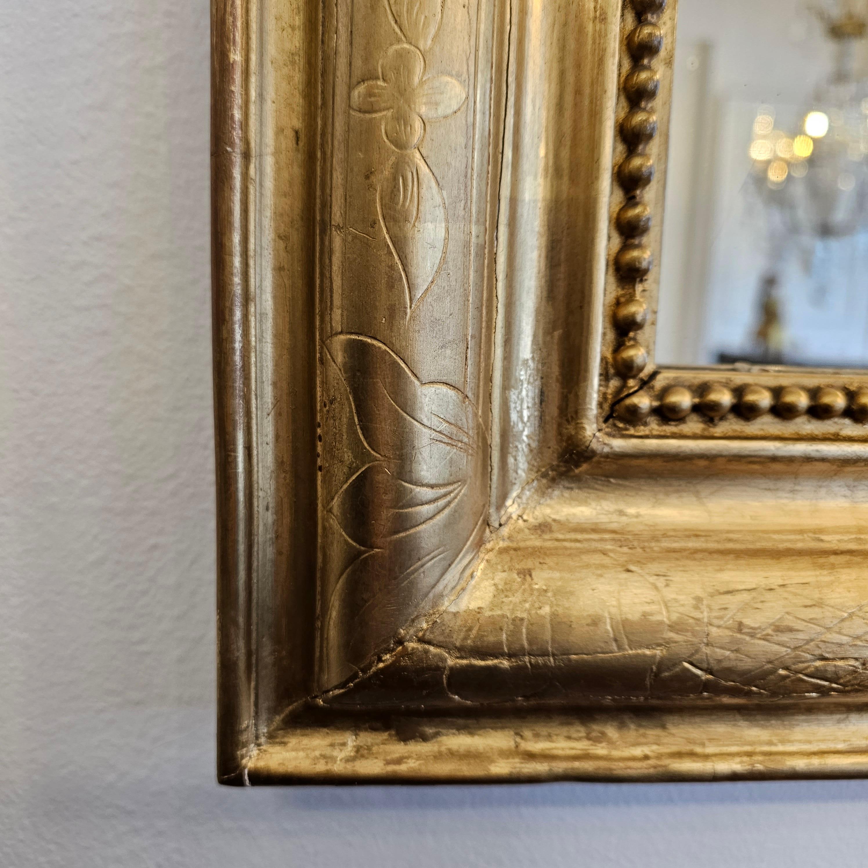 Louis Philippe Period Gilt Mirror with Crest In Good Condition For Sale In Toorak, VIC