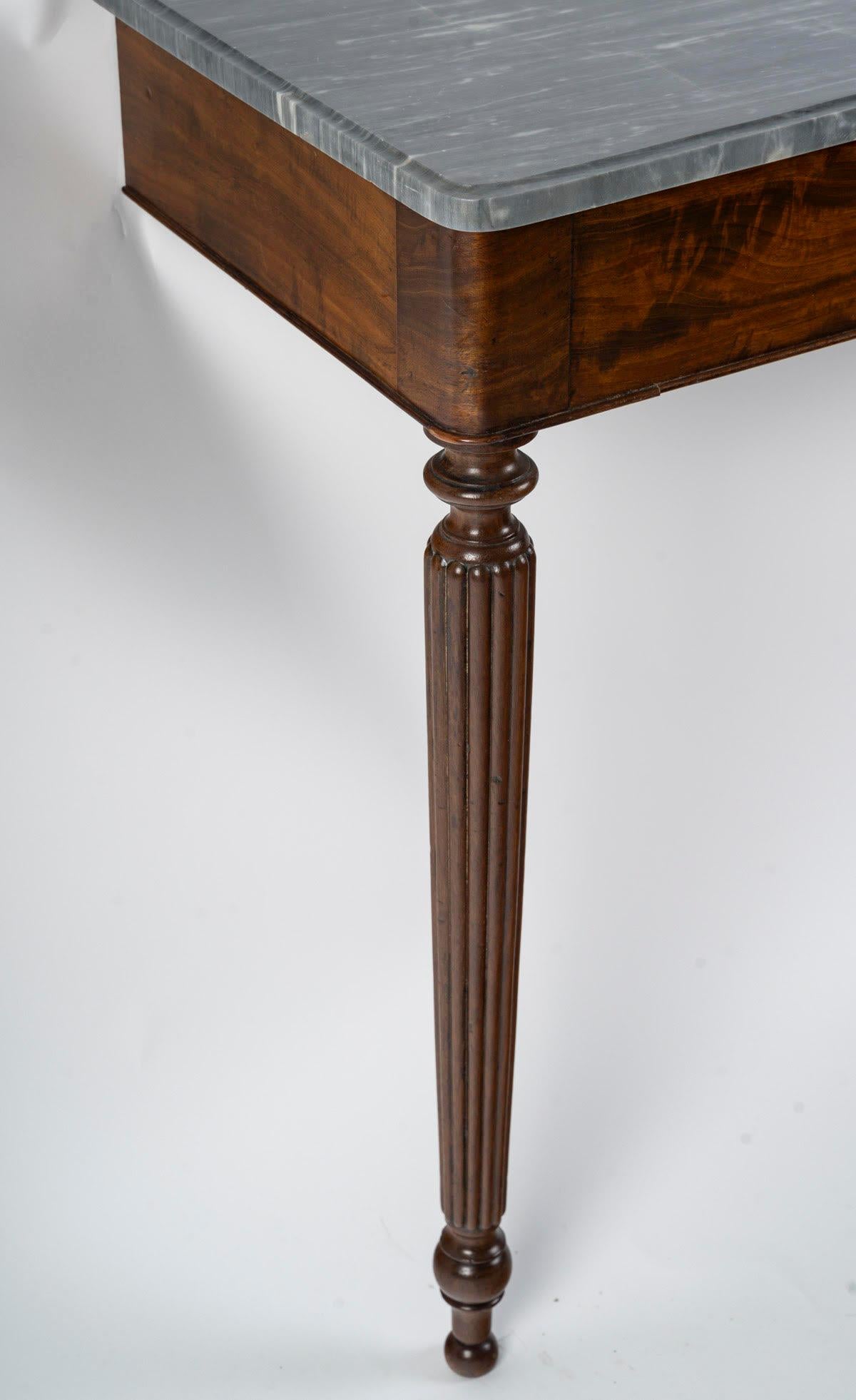 A Louis Philippe Period Mahogany and Marble Top Console Table, 19th Century. In Good Condition For Sale In Saint-Ouen, FR