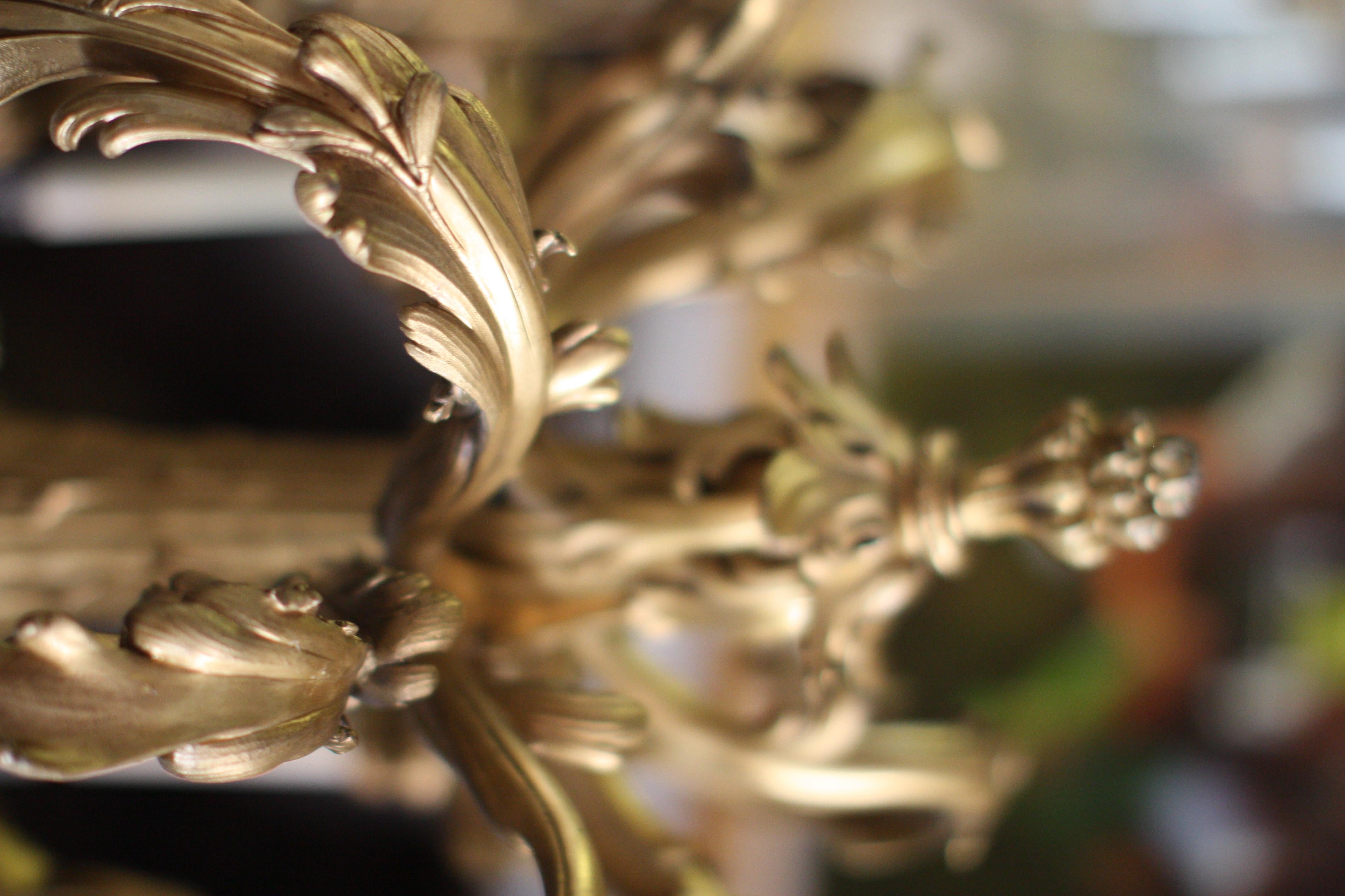 Neunflammiger Kronleuchter aus vergoldeter Bronze im Louis-Philippe-Stil mit neun Lichtern, um 1900 im Zustand „Gut“ im Angebot in West Palm Beach, FL