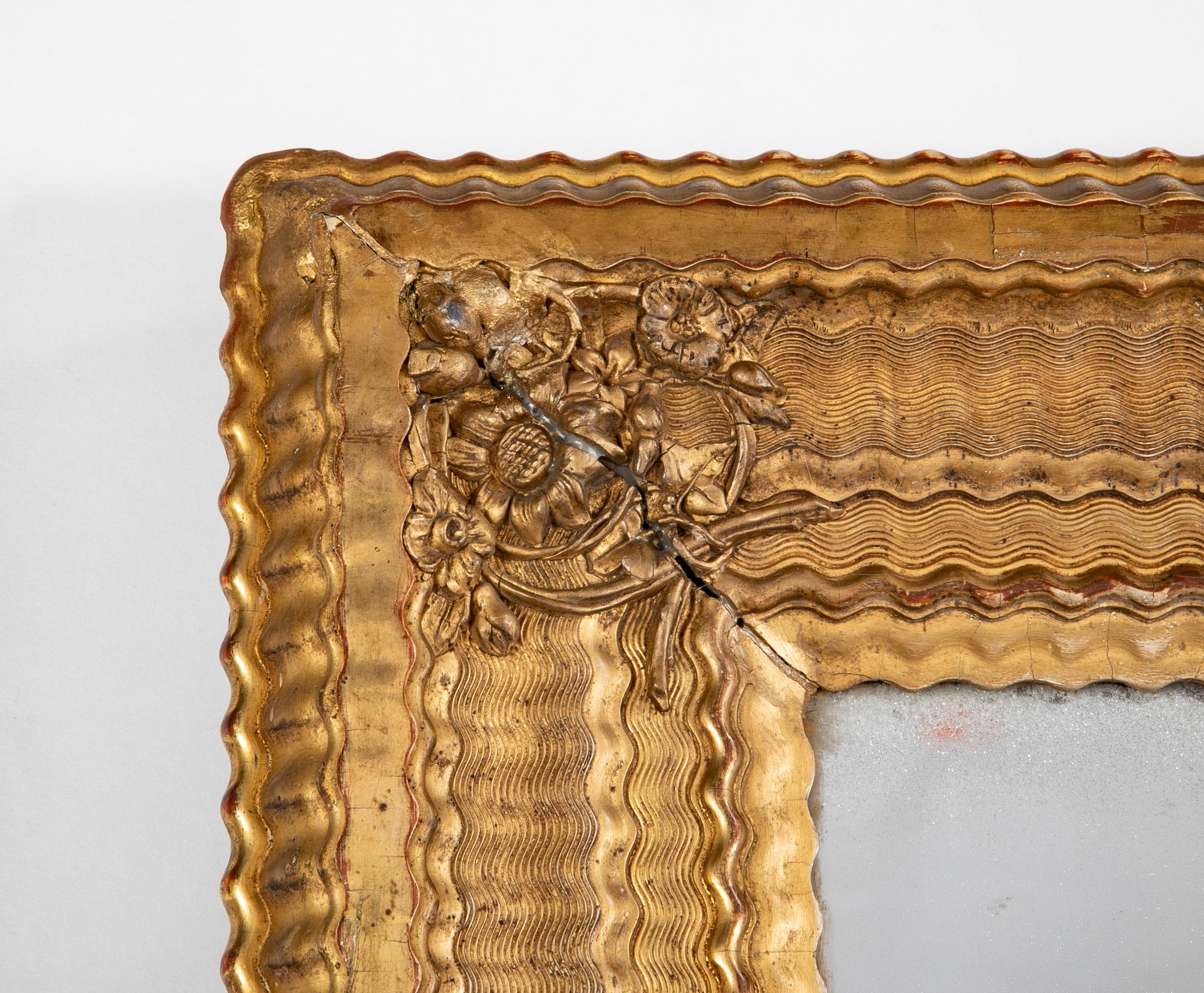 Miroir de style Louis Philippe avec ancien miroir en verre français avec cadre en bois doré Bon état - En vente à Stamford, CT