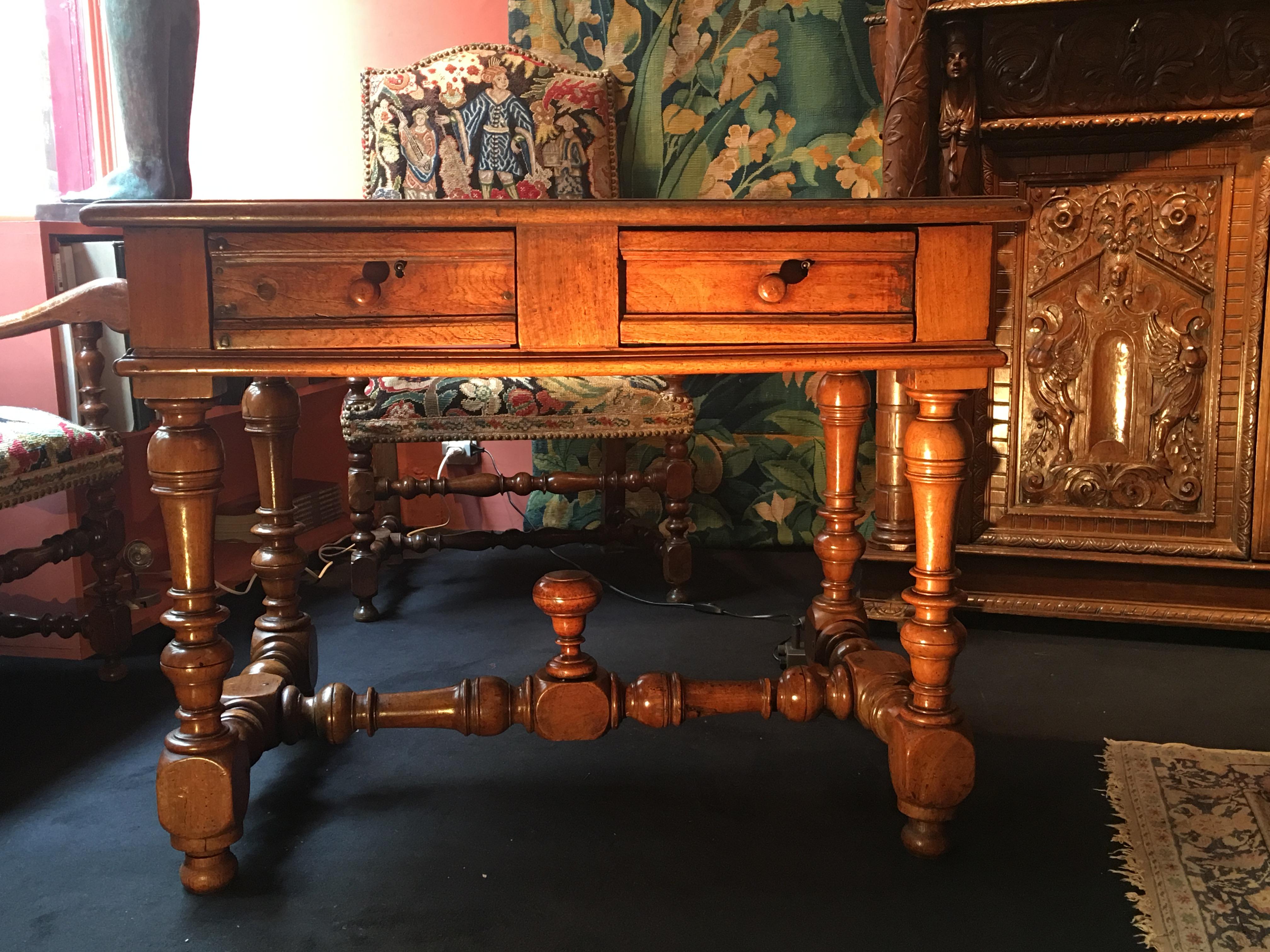Origin : France, Burgundy
Period : 17th century

Height 73 cm
Length 93 cm
Depth 60.5 cm

Light colored walnut

This table-desk shows simple lines and a refined making testifying of the French production during the last years of Louis XIII reign.